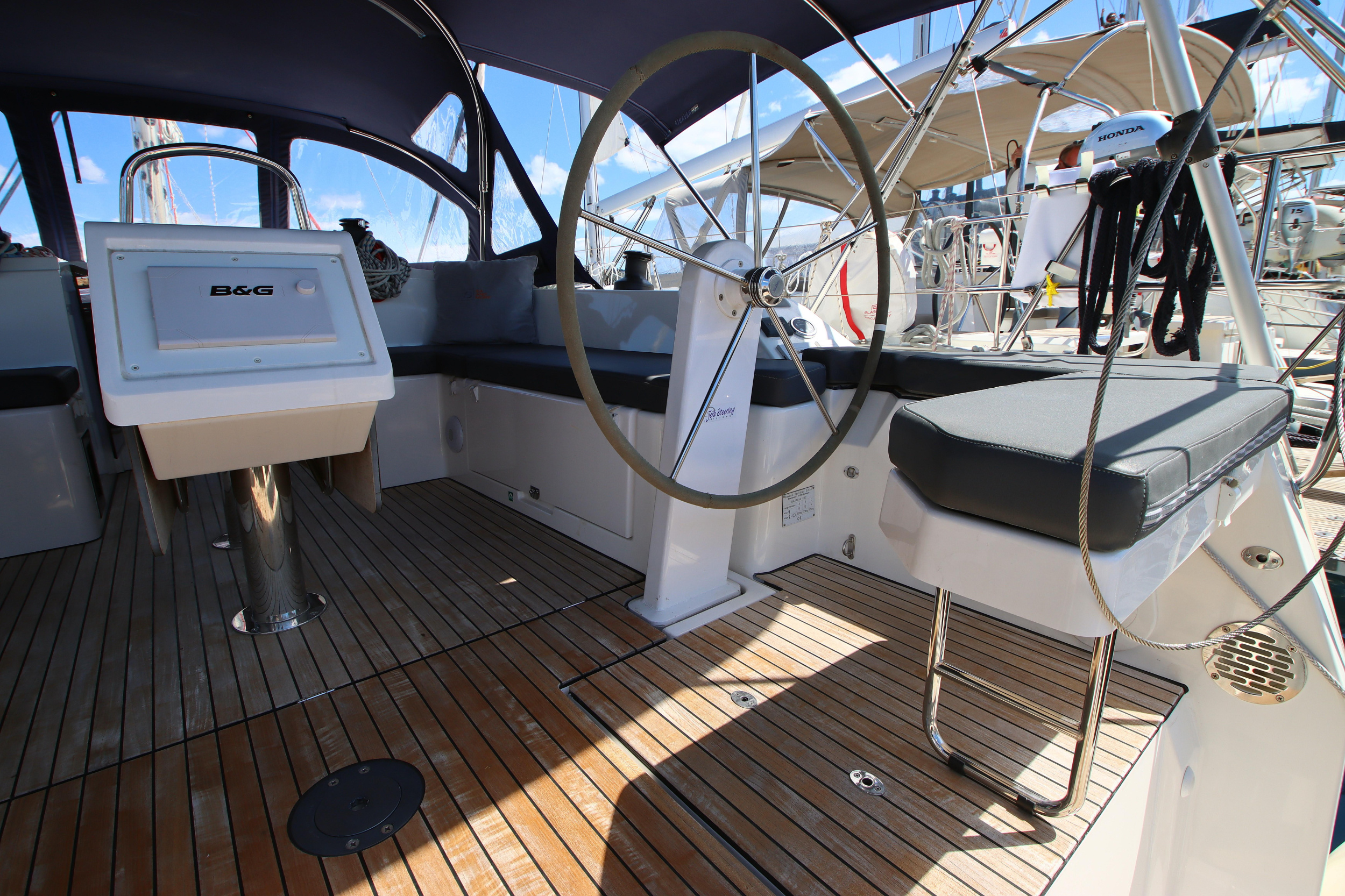 Bavaria C42 — photo 13