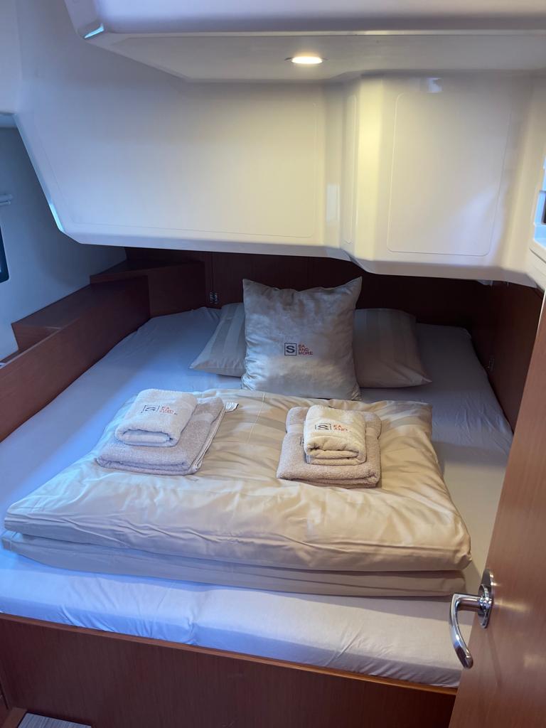 Bavaria C42 — photo 17