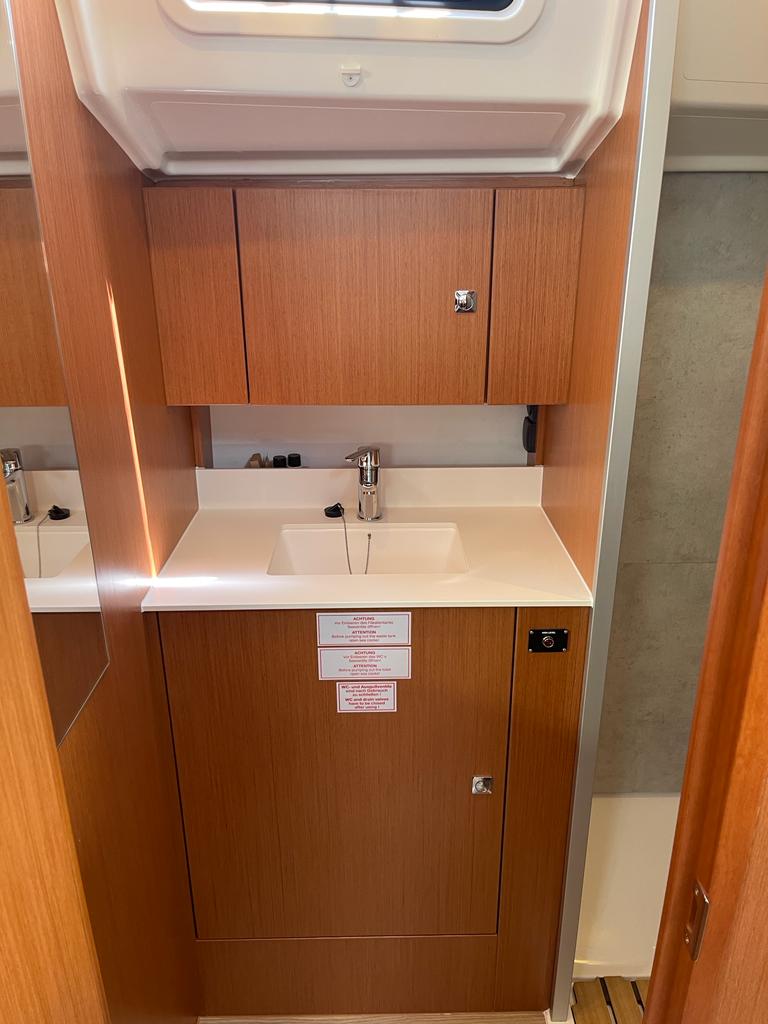 Bavaria C42 — photo 20