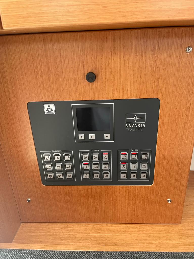 Bavaria C42 — photo 22