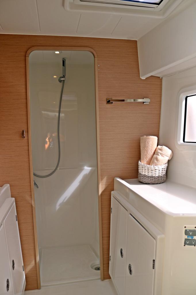 Lagoon 42 - 3 + 1 cab. — photo 4