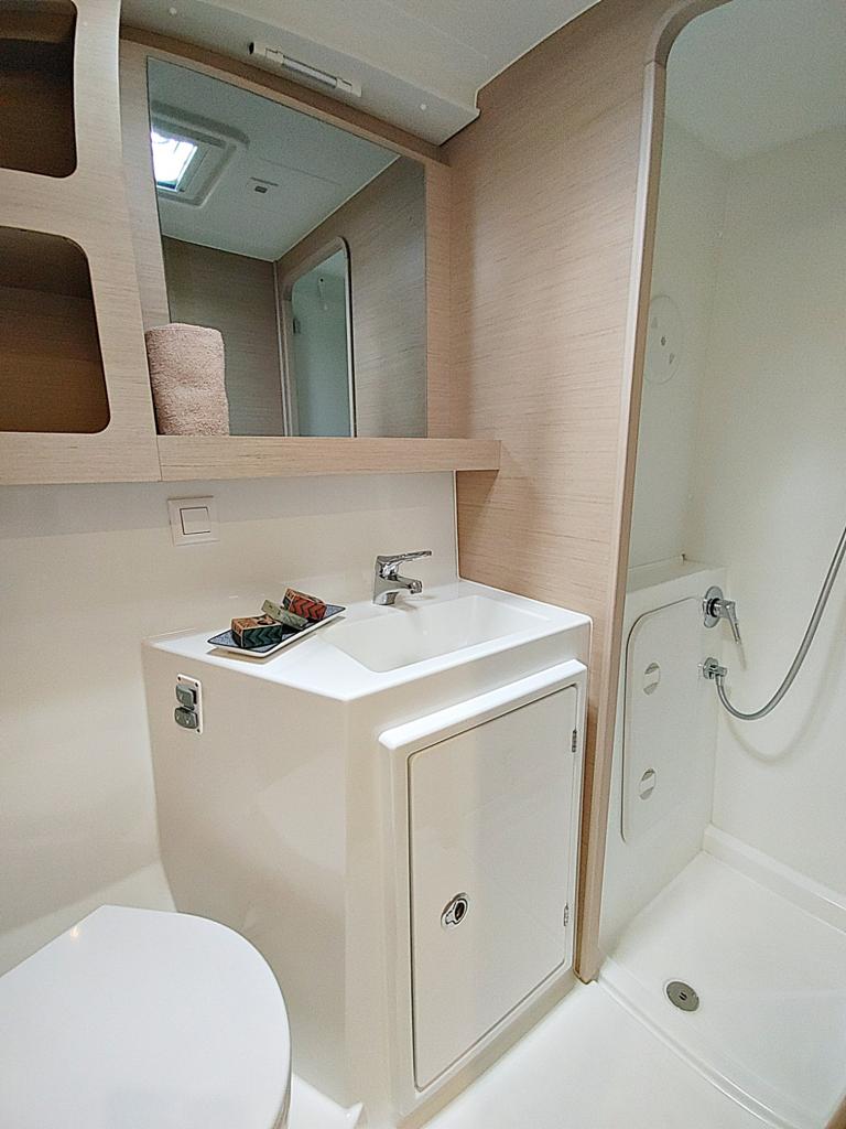 Lagoon 42 - 3 + 1 cab. — photo 6