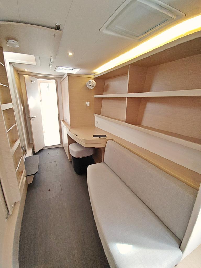 Lagoon 42 - 3 + 1 cab. — photo 7