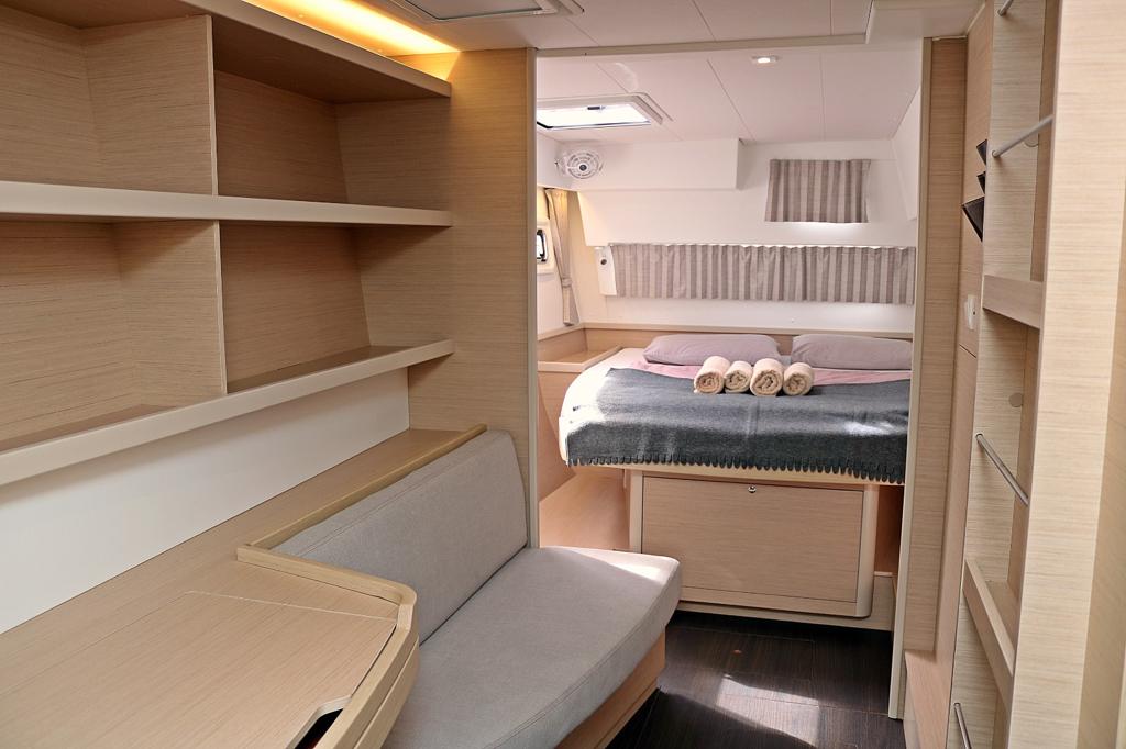 Lagoon 42 - 3 + 1 cab. — photo 11