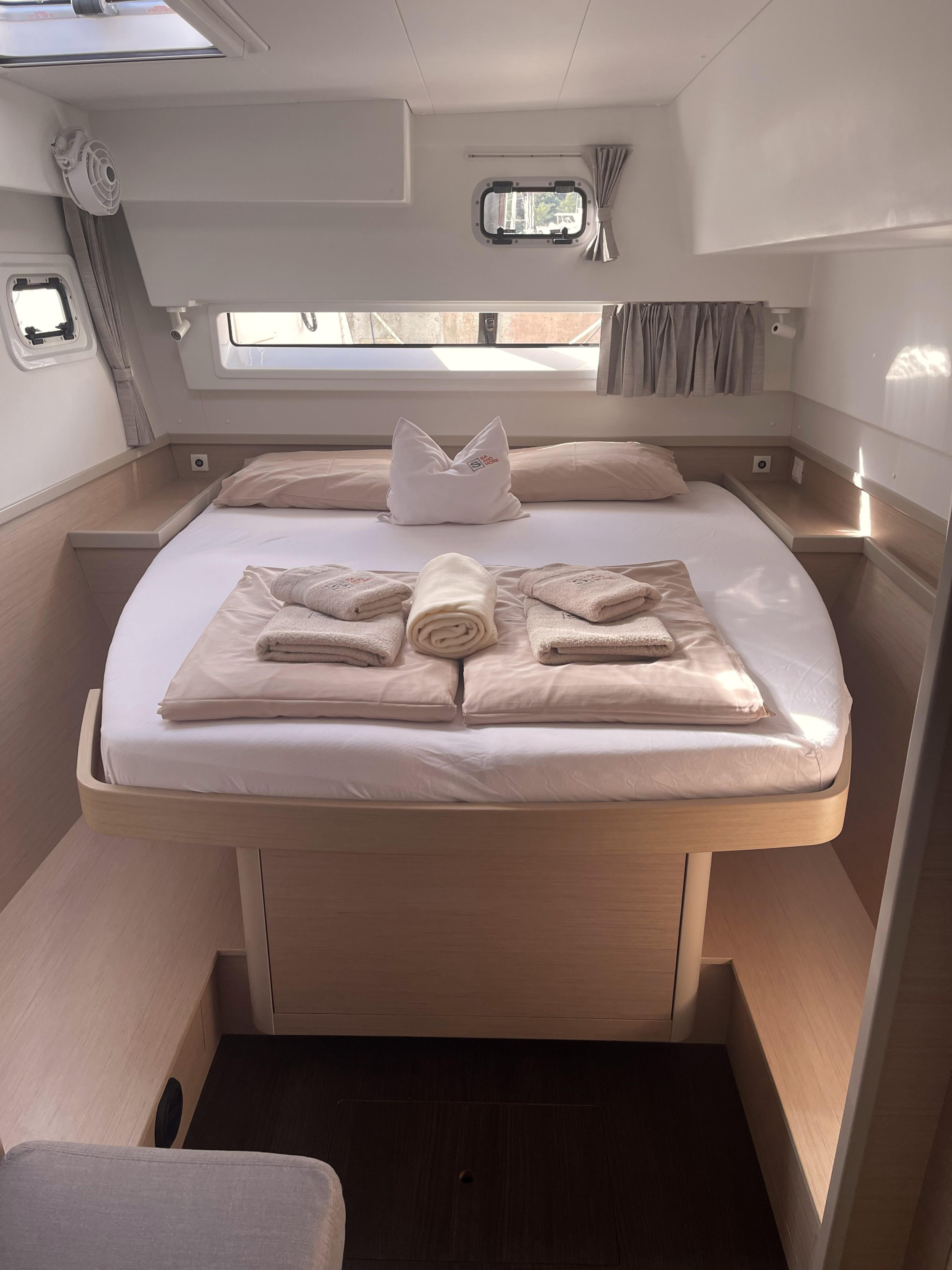Lagoon 42 - 3 + 1 cab. — photo 16