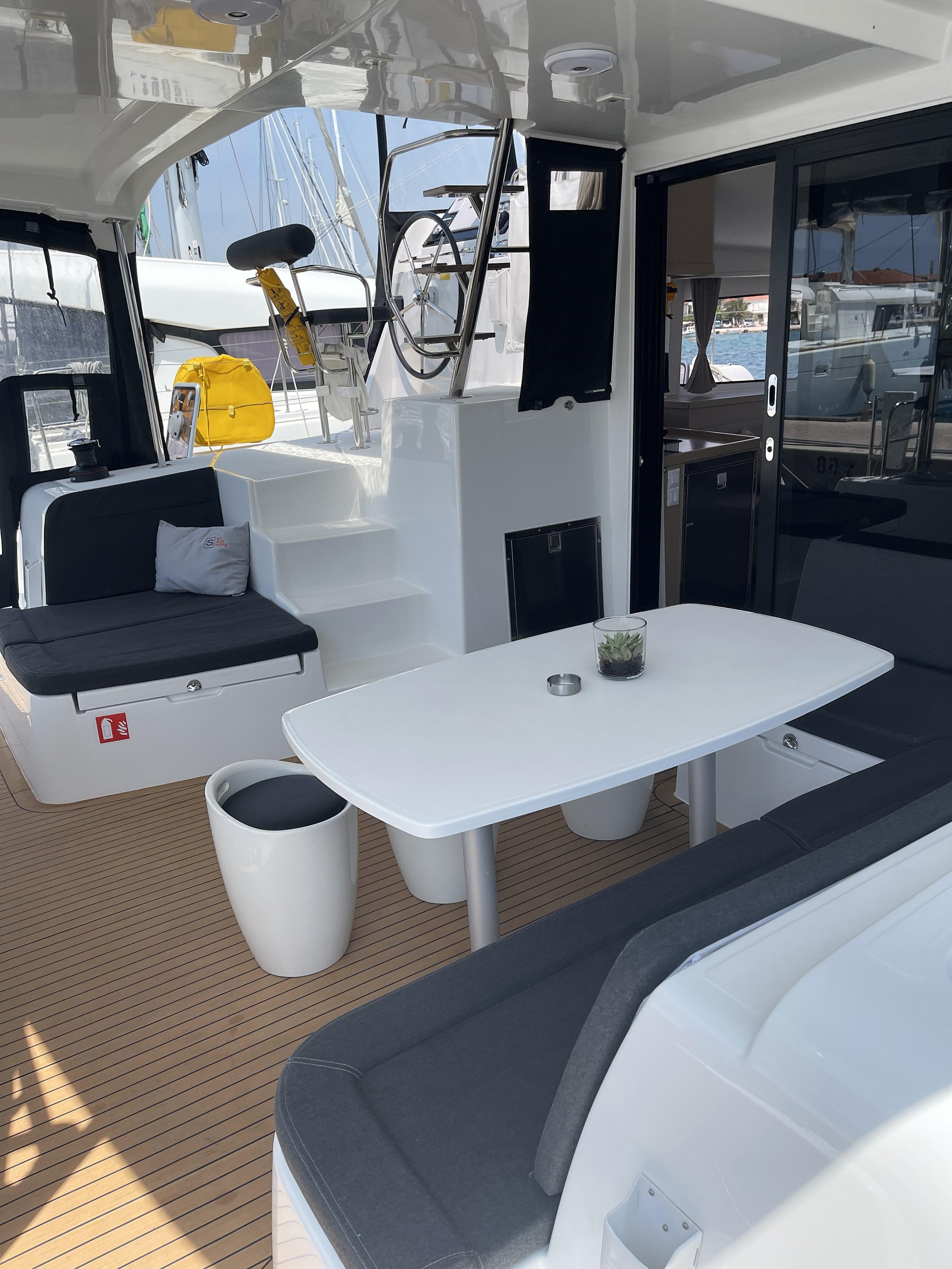 Lagoon 42 - 3 + 1 cab. — photo 17