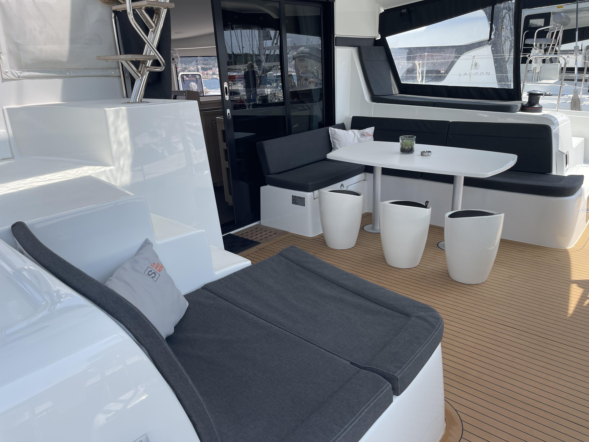 Lagoon 42 - 3 + 1 cab. — photo 19