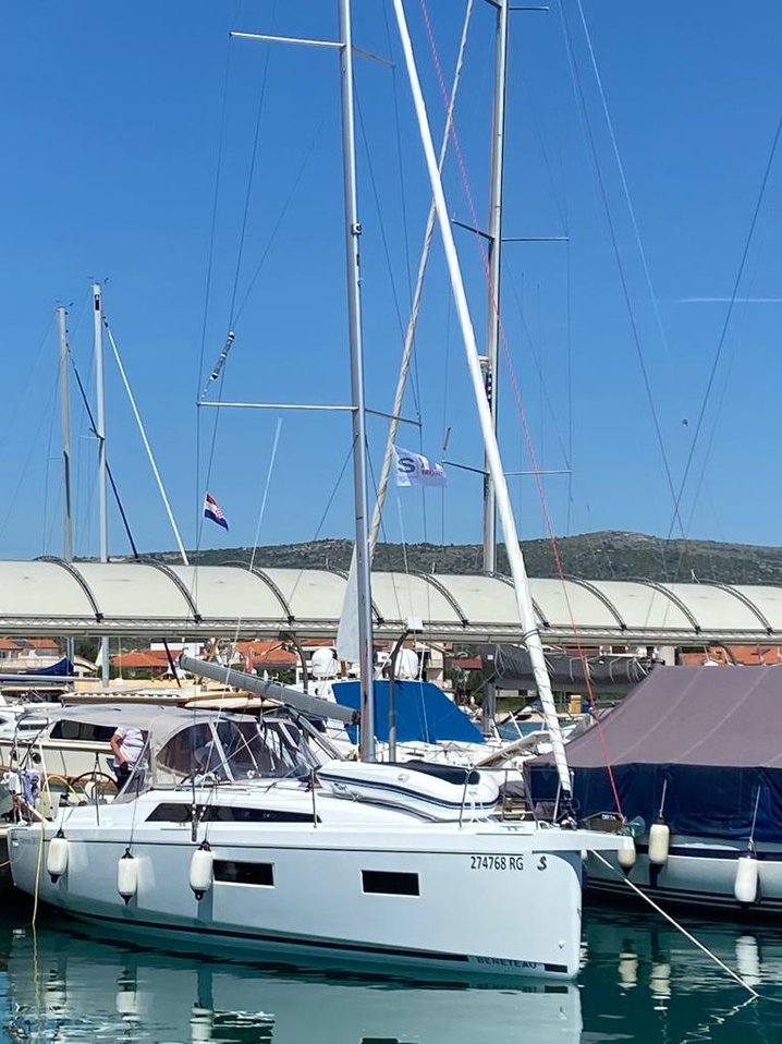 Oceanis 34.1 — photo 1
