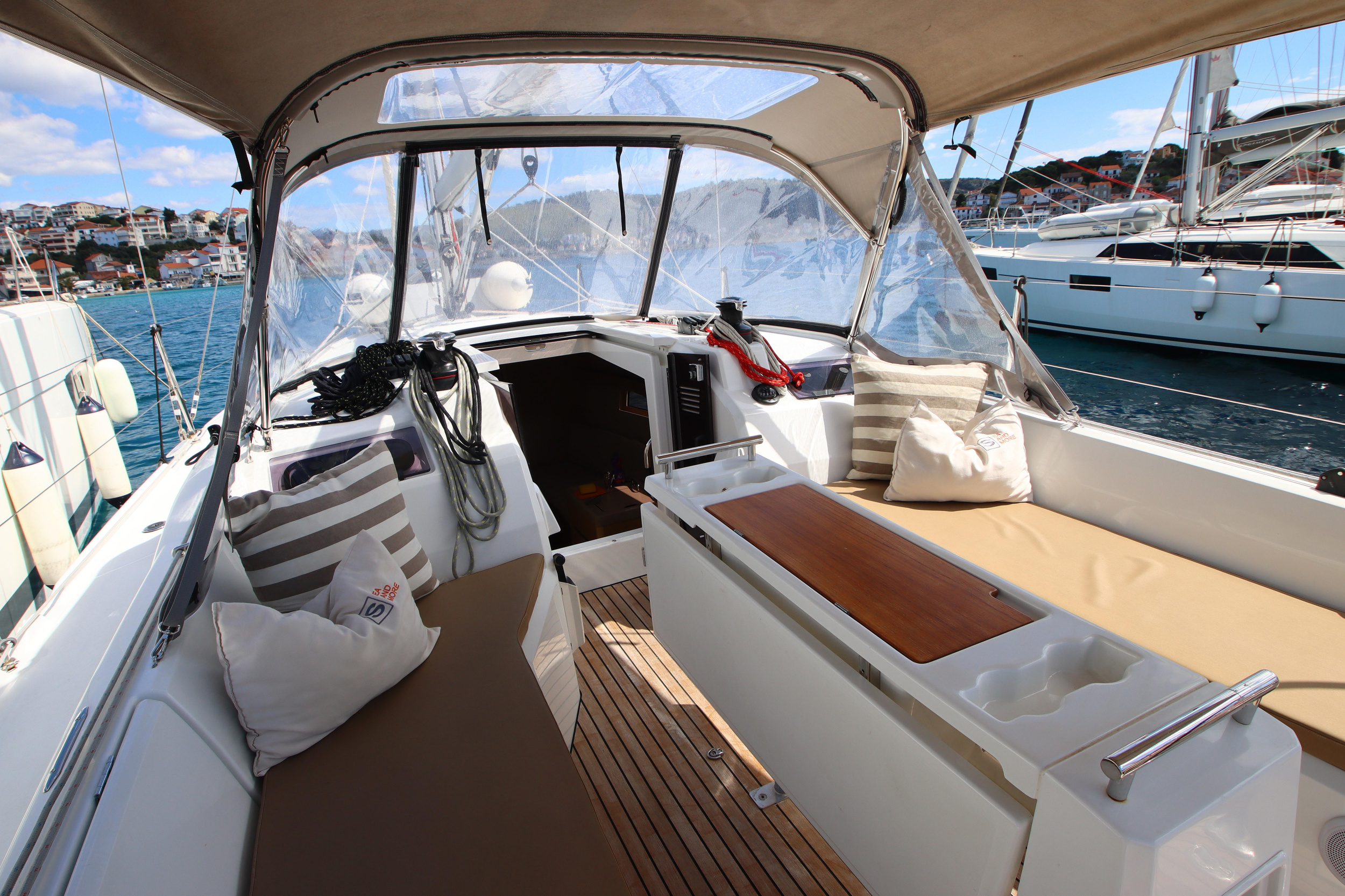 Oceanis 34.1 — photo 11