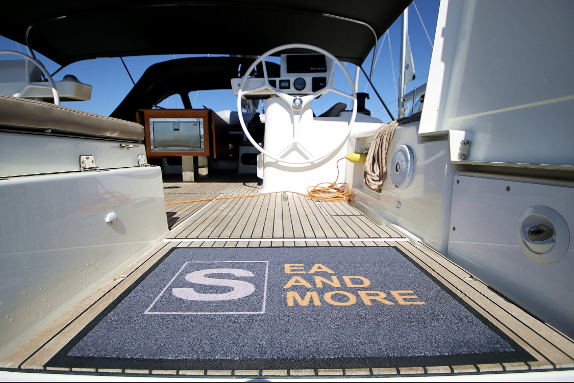 Dufour Exclusive 56 - 3 + 1 cab. — photo 17