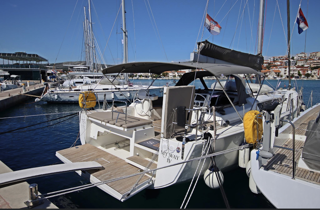 Dufour Exclusive 56 - 3 + 1 cab. — photo 18