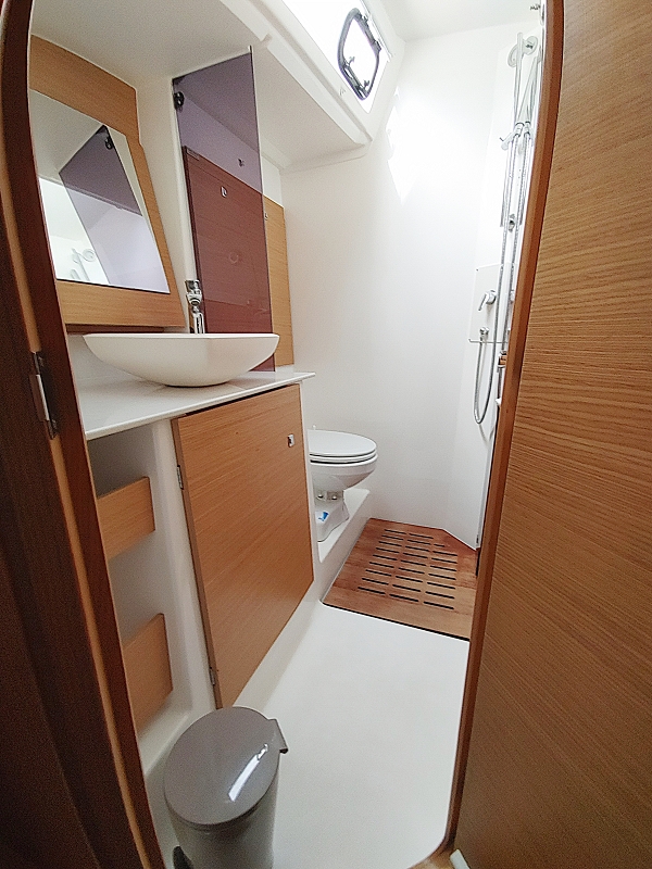 Dufour Exclusive 56 - 3 + 1 cab. — photo 13