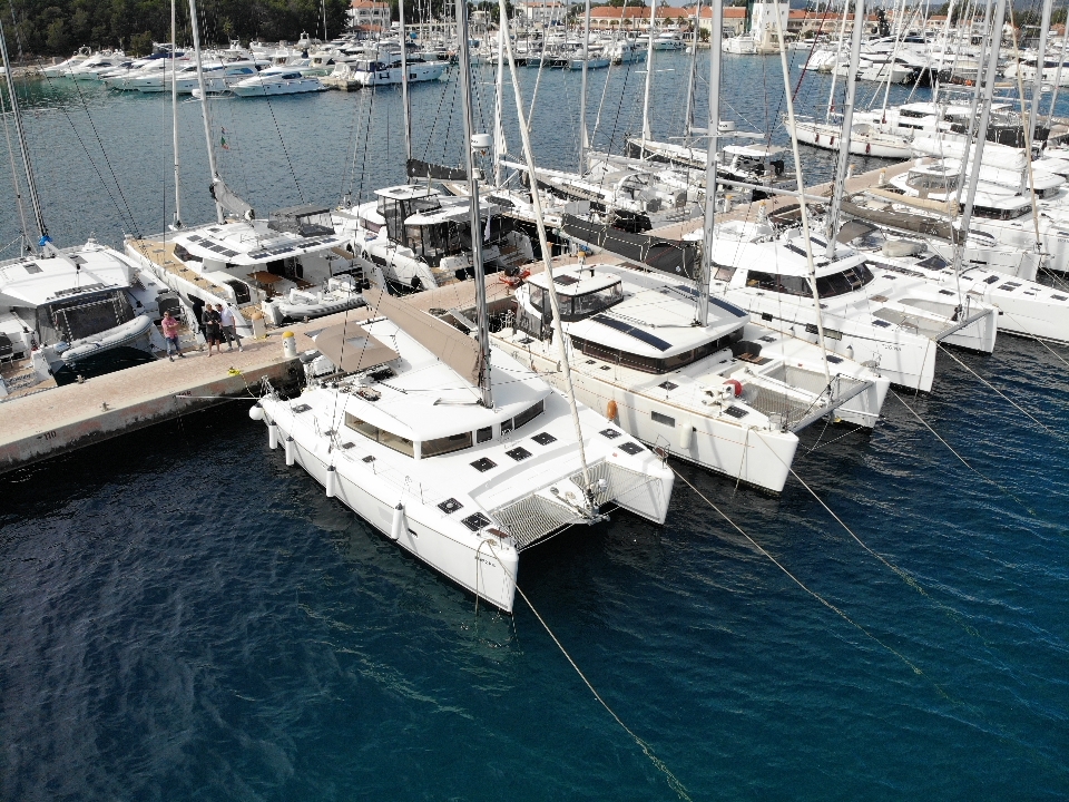 Lagoon 421 - 3 cab. — photo 48