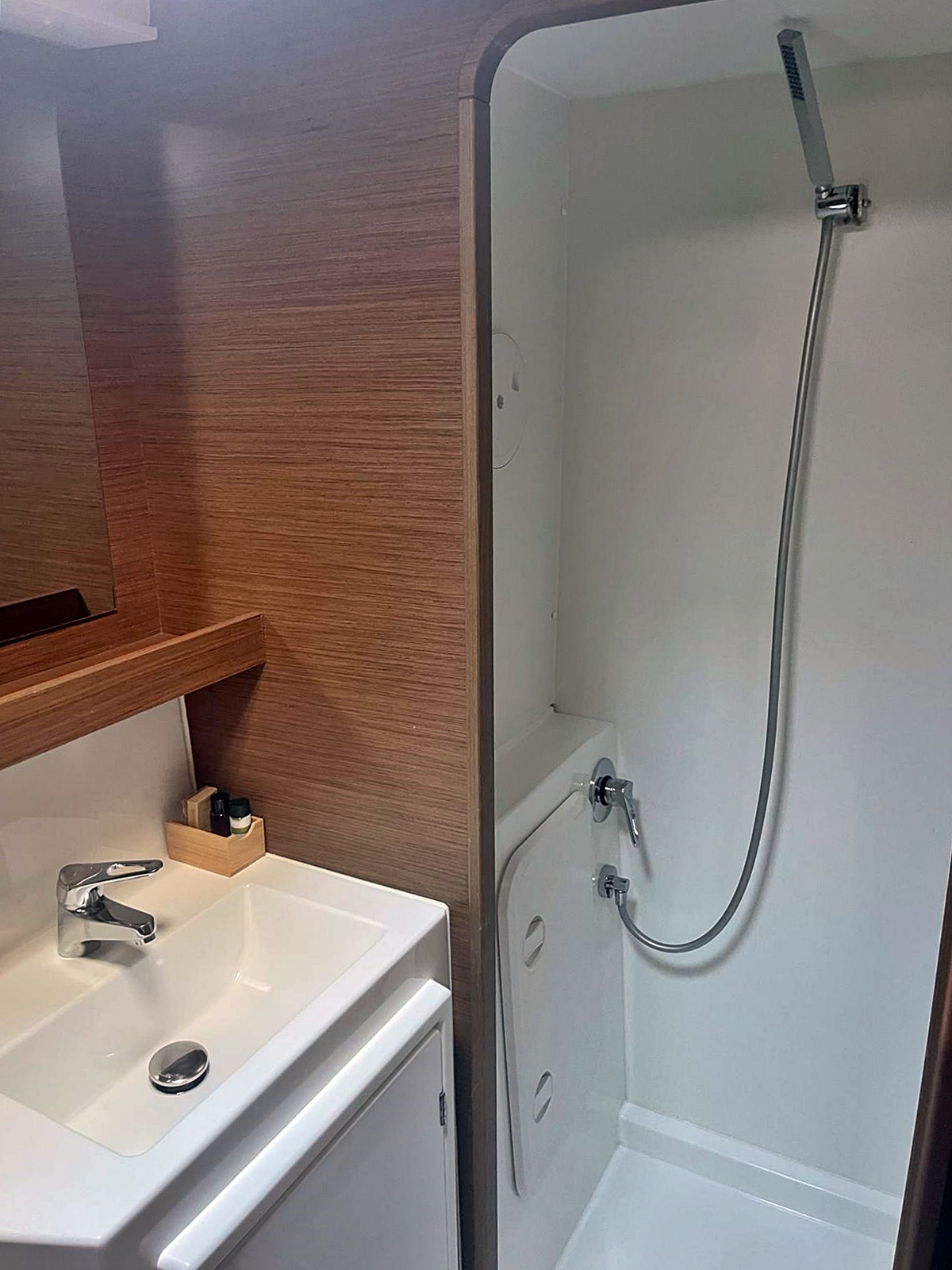 Lagoon 42 - 4 + 2 cab. — photo 11