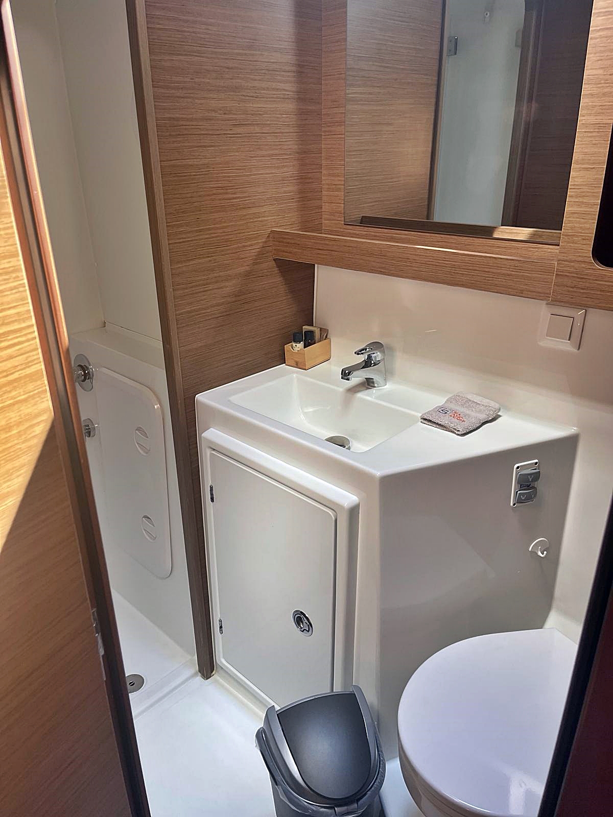 Lagoon 42 - 4 + 2 cab. — photo 16