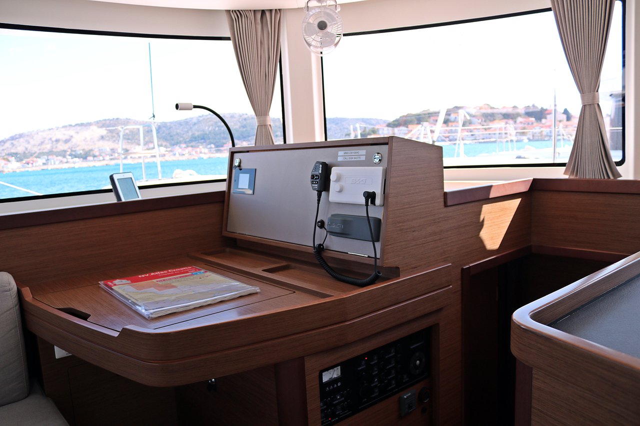 Lagoon 42 - 4 + 2 cab. — photo 33