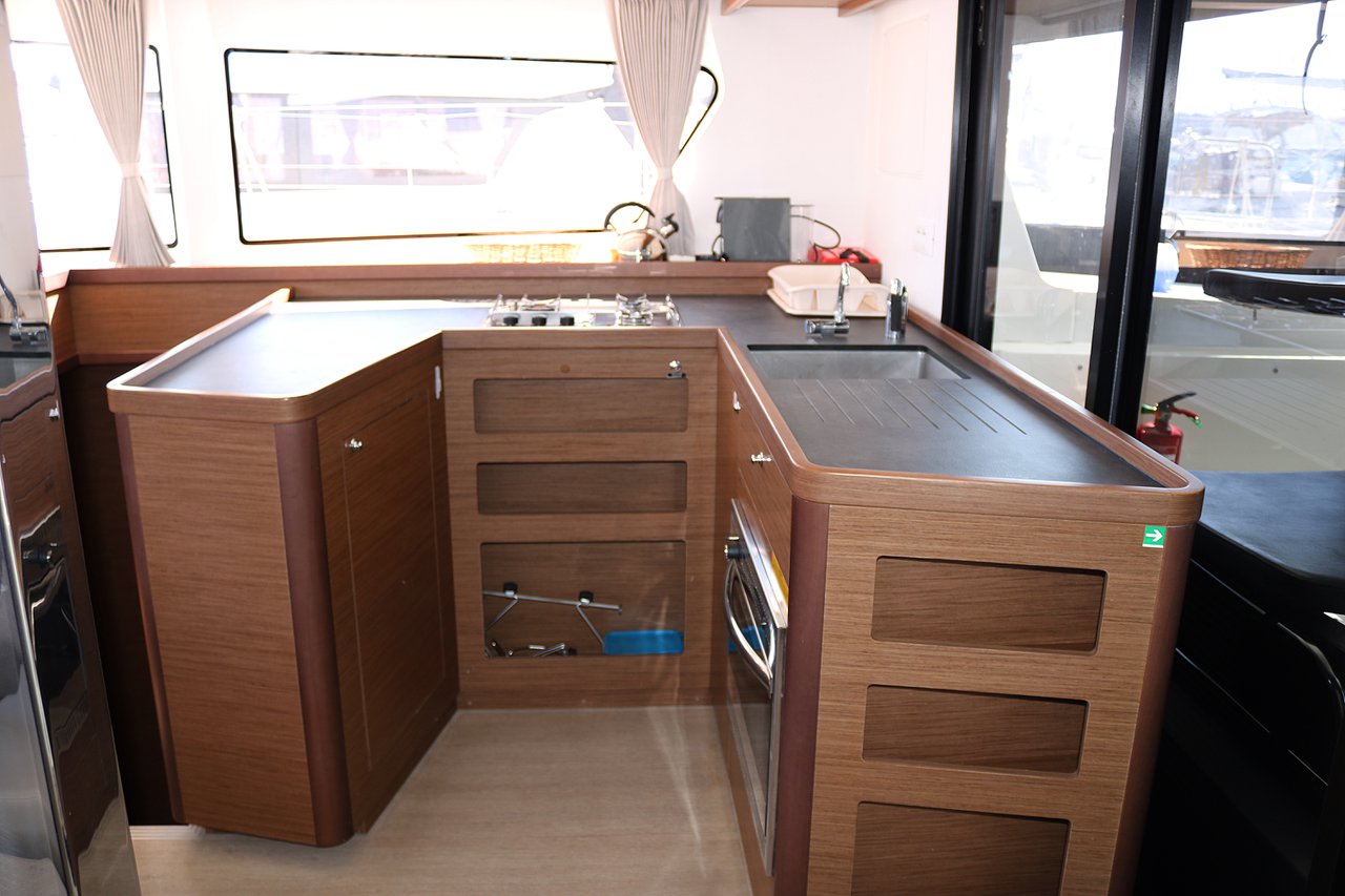 Lagoon 42 - 4 + 2 cab. — photo 34