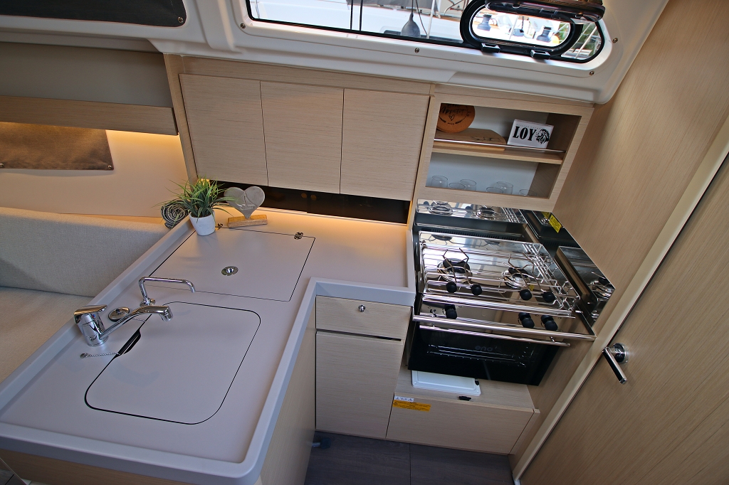 Oceanis 34.1 — photo 18
