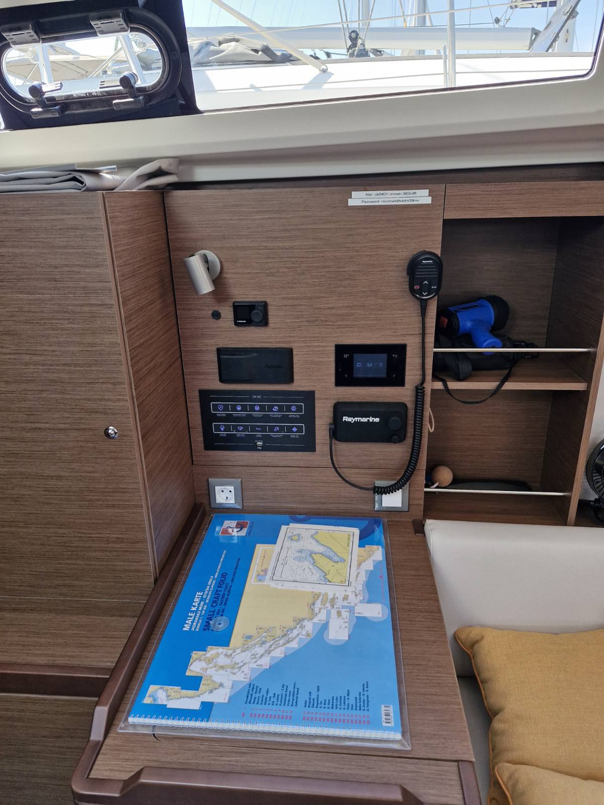 Oceanis 37.1 — photo 20
