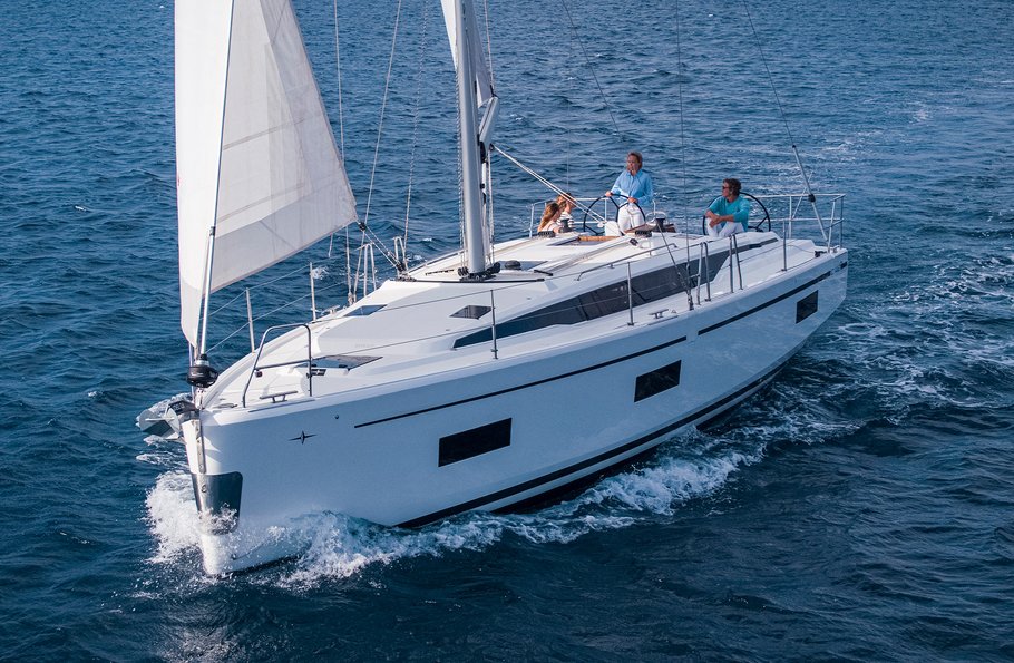 Bavaria C42 — photo 1