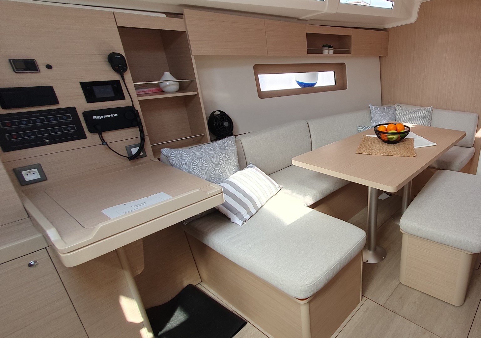 Oceanis 37.1 — photo 14