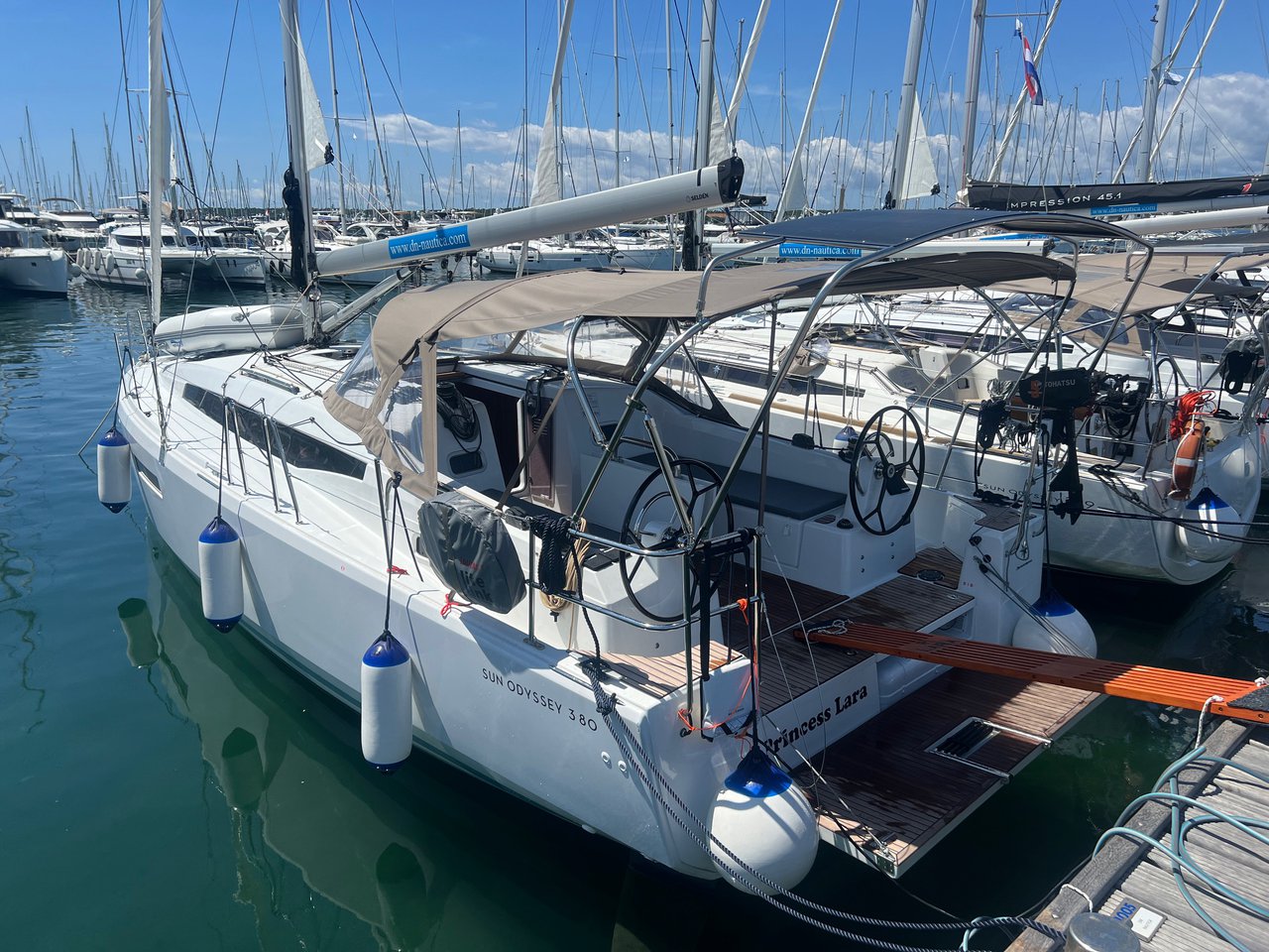 Sun Odyssey 380 - 3 cab. — photo 1