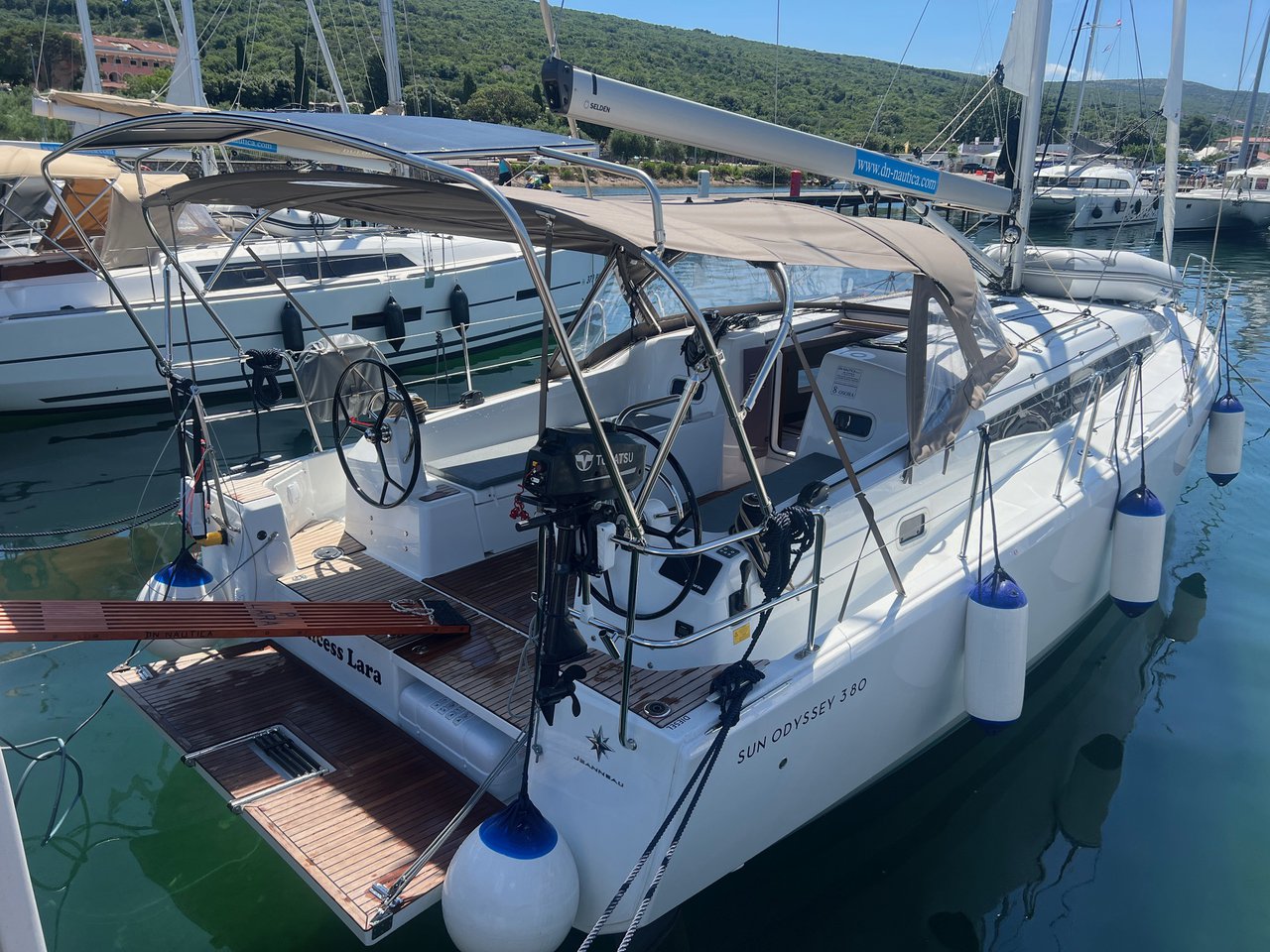 Sun Odyssey 380 - 3 cab. — photo 3