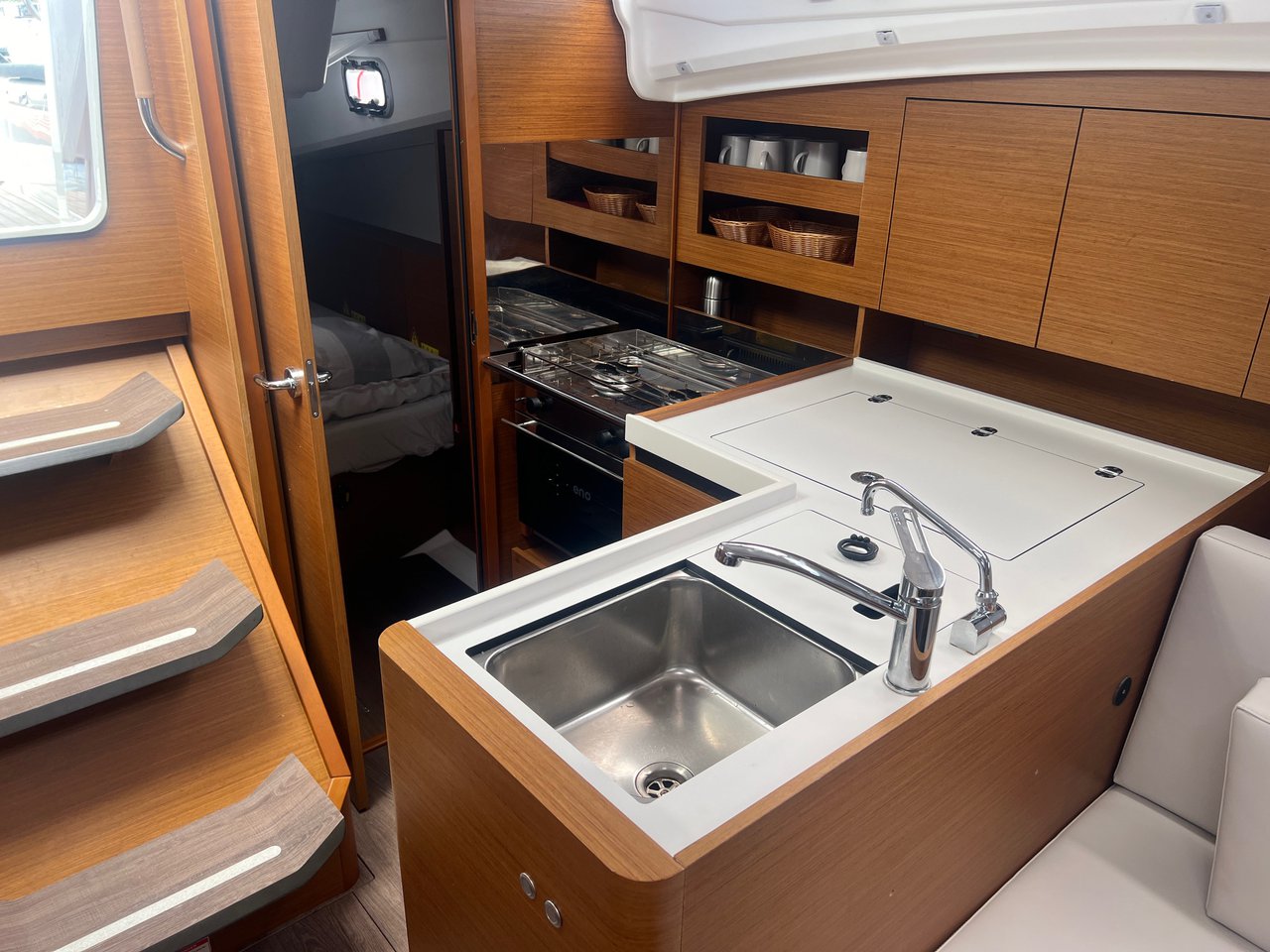 Sun Odyssey 380 - 3 cab. — photo 6