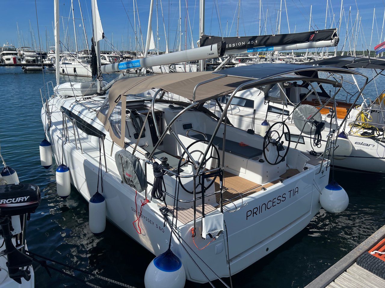 Sun Odyssey 380 - 3 cab. — photo 3