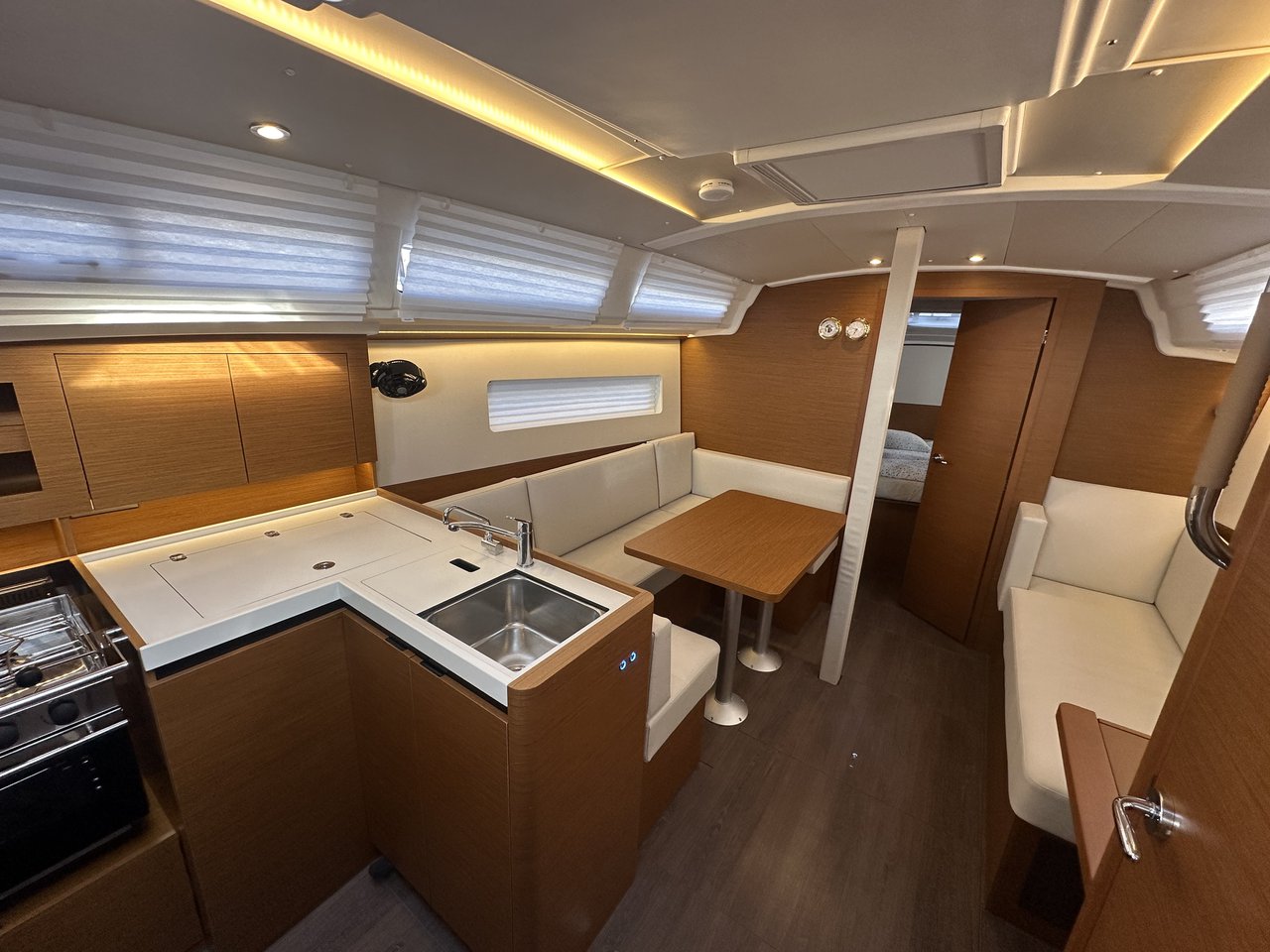 Sun Odyssey 380 - 3 cab. — photo 4