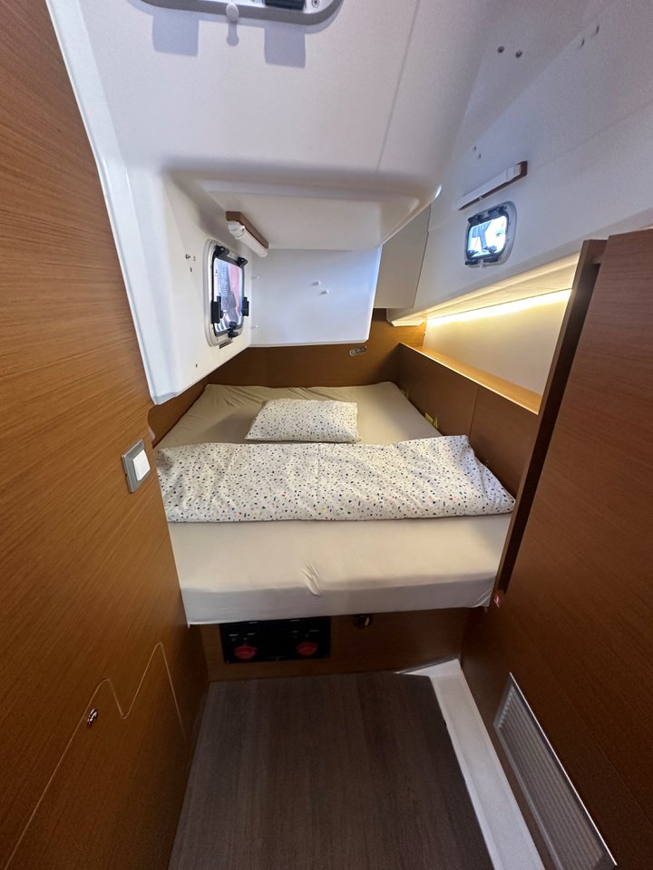 Sun Odyssey 380 - 3 cab. — photo 9