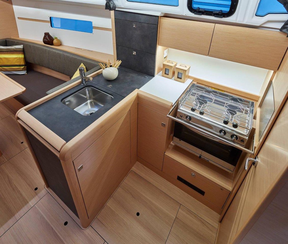 Sun Odyssey 349 - 2 cab. — photo 9