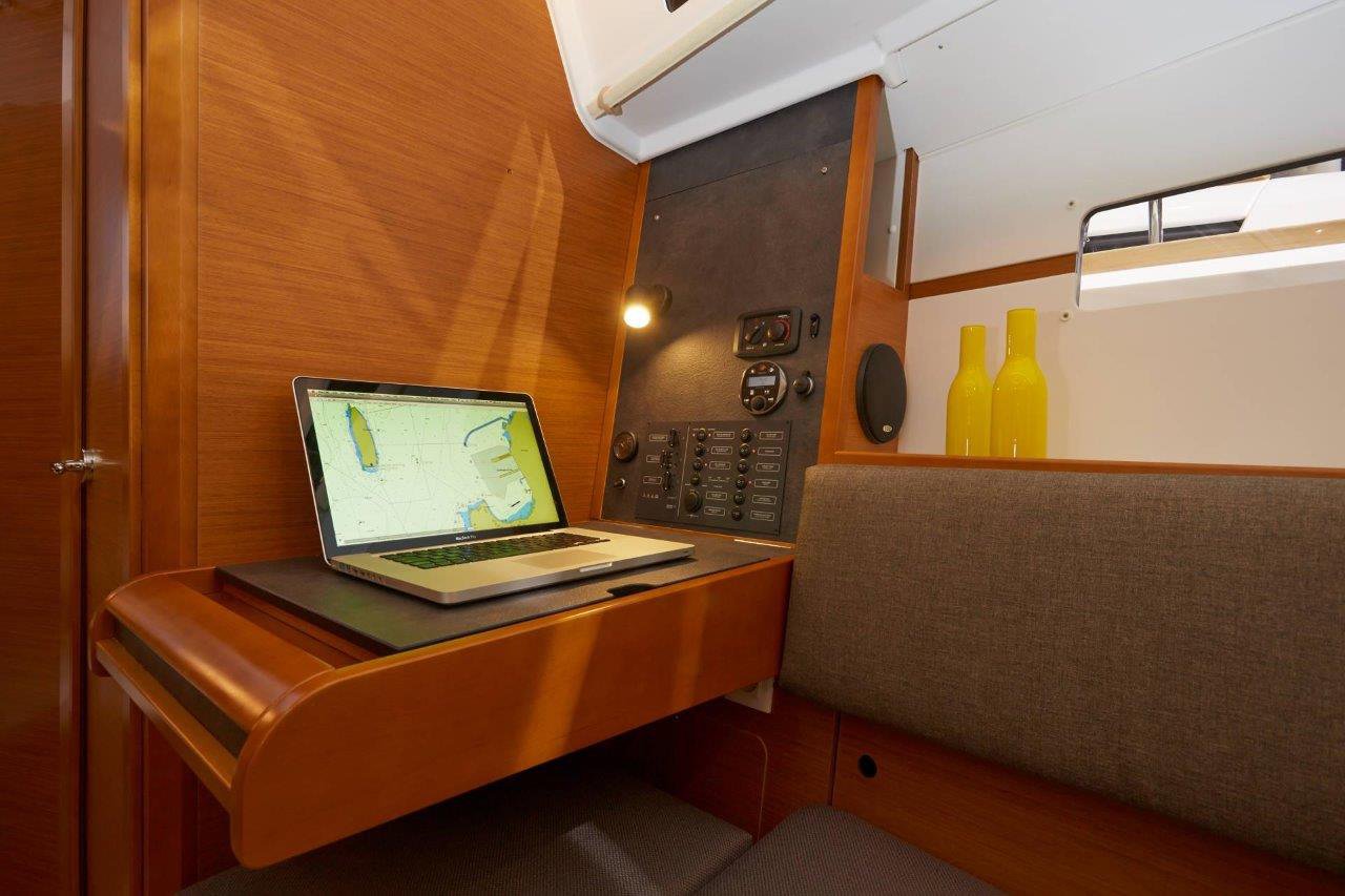 Sun Odyssey 349 - 2 cab. — photo 10