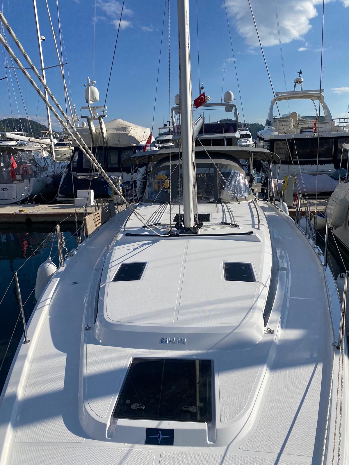 Bavaria C42 — photo 4