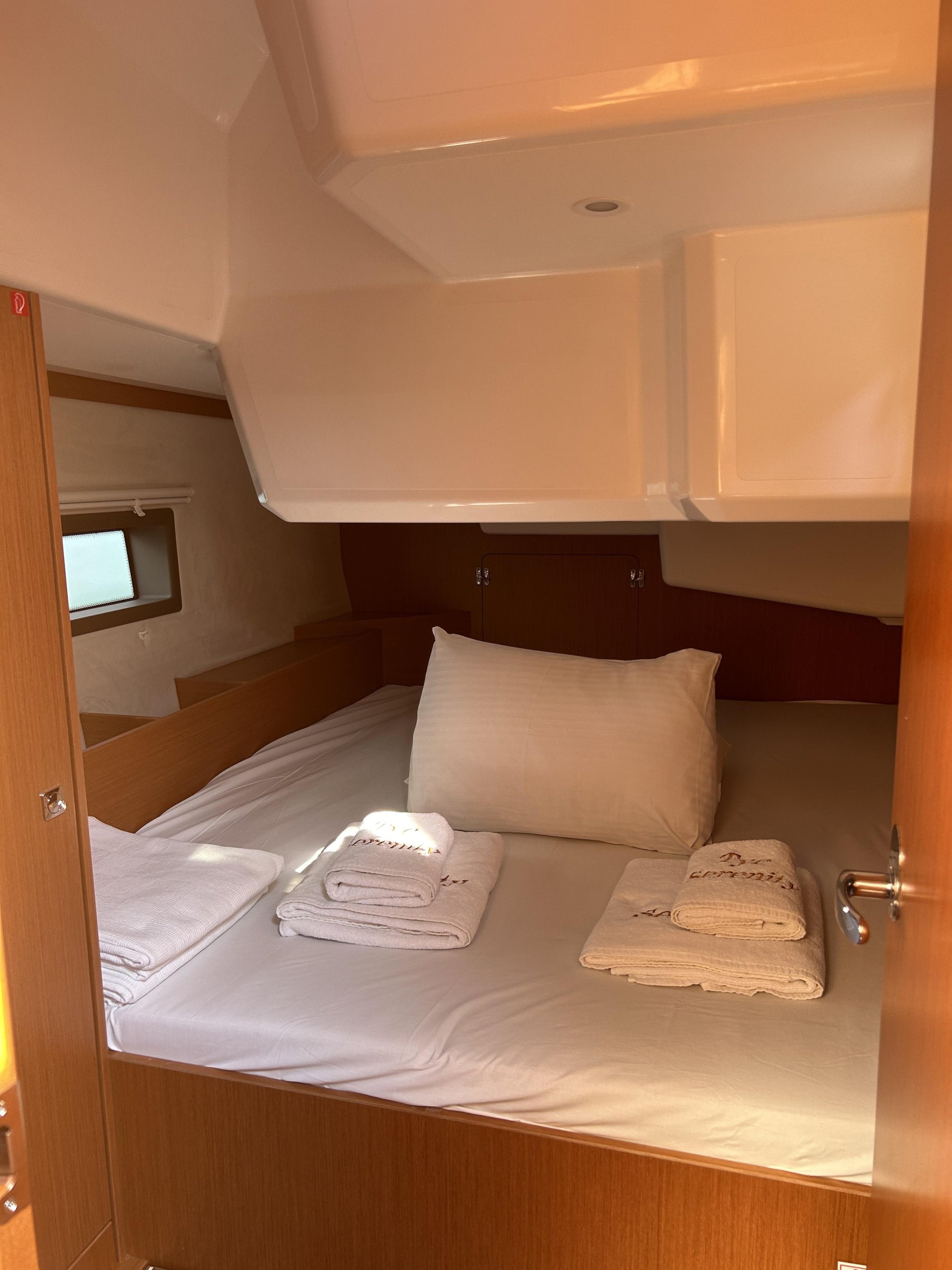 Bavaria C42 — photo 11