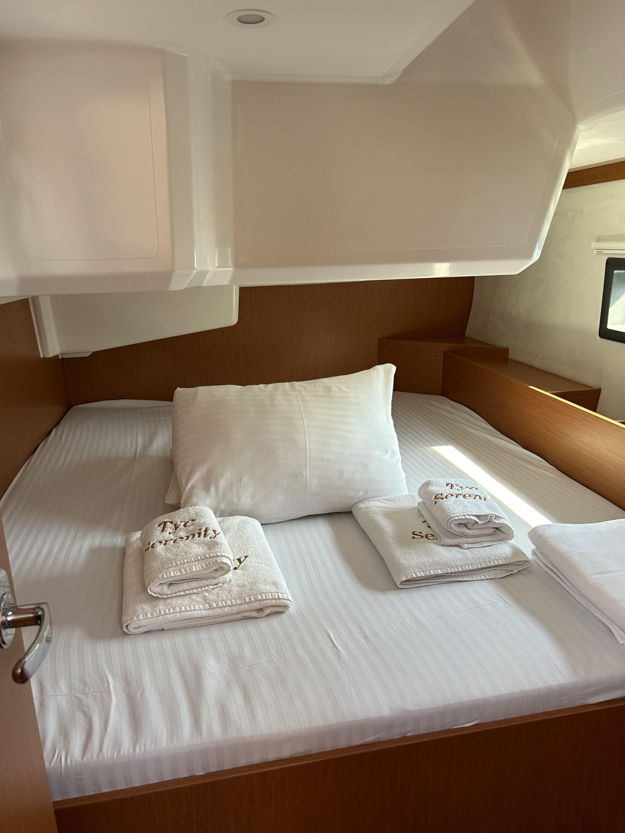 Bavaria C42 — photo 12