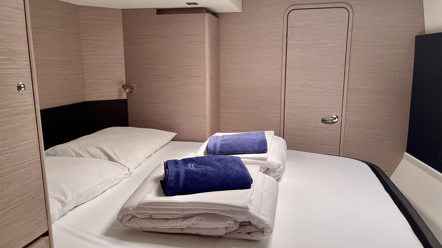Dufour 48 Catamaran - 5 + 1 cab. — photo 22