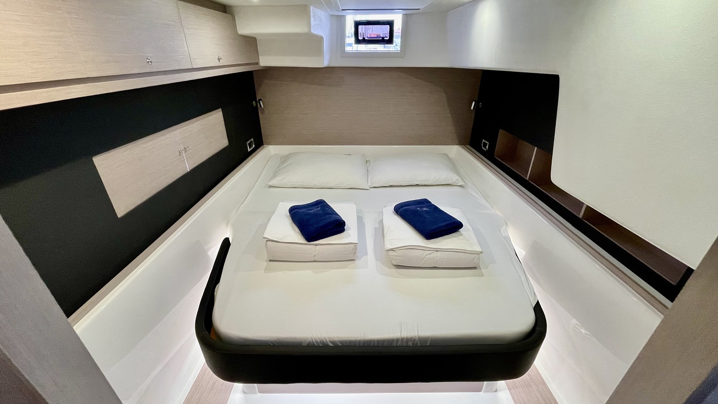 Dufour 48 Catamaran - 5 + 1 cab. — photo 24
