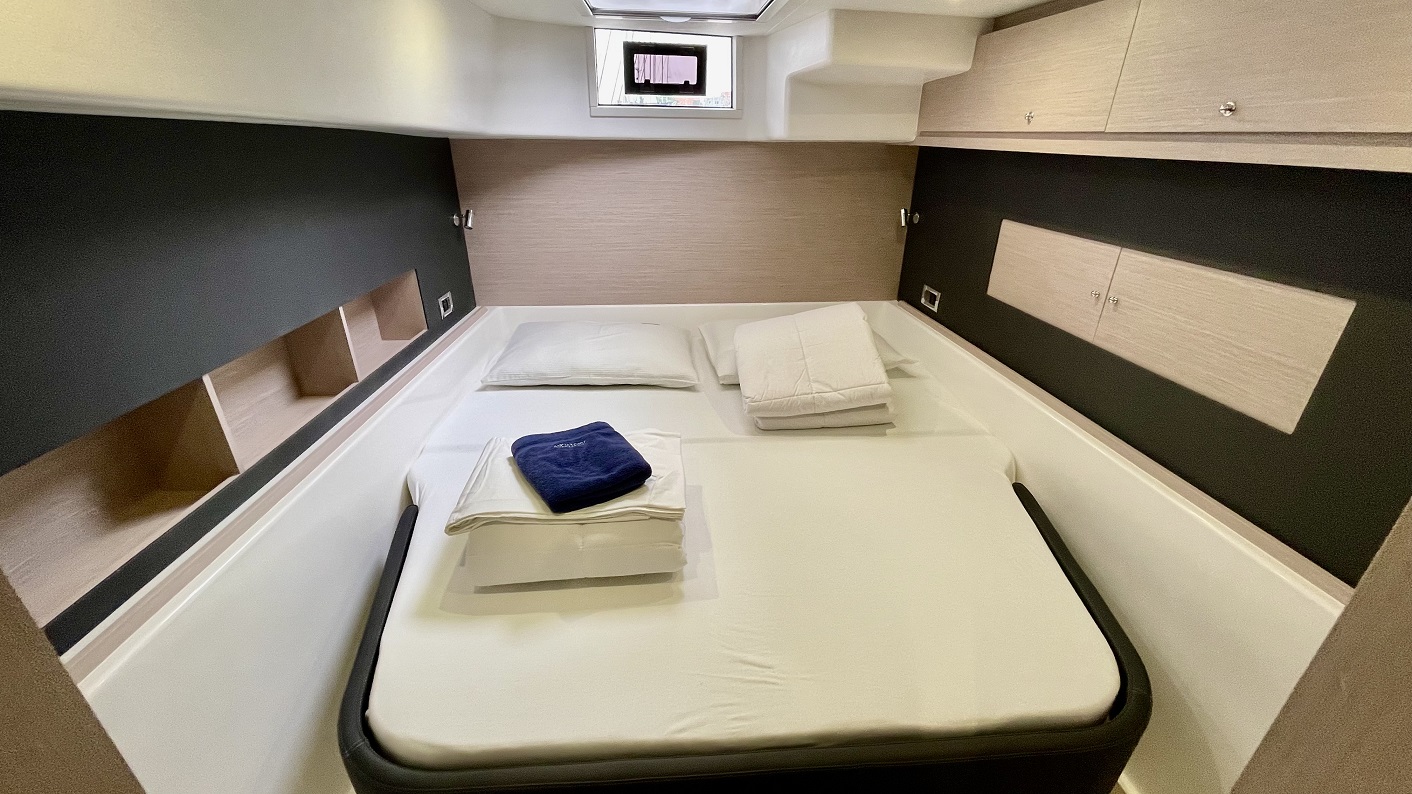 Dufour 48 Catamaran - 5 + 1 cab. — photo 28