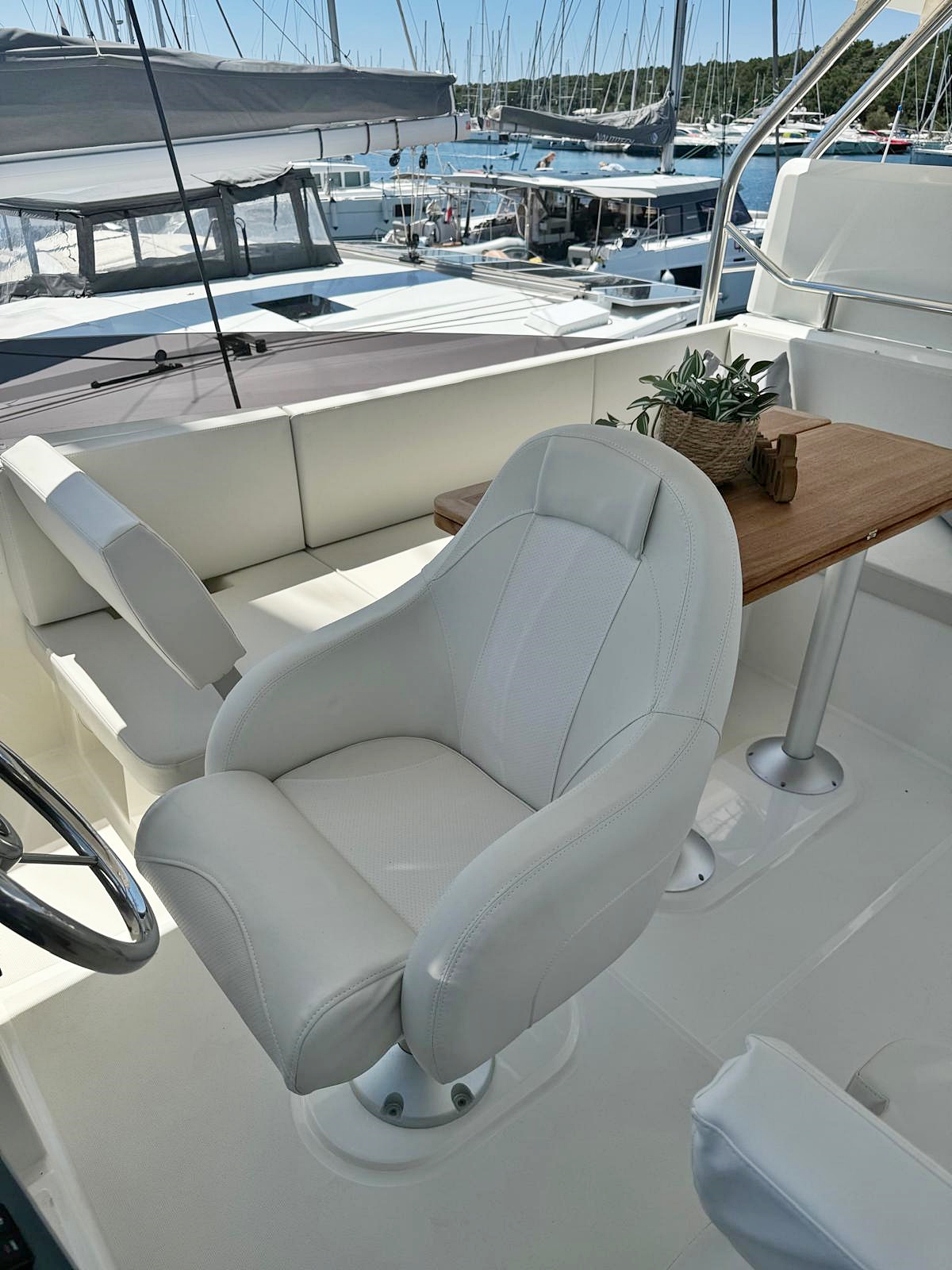 Swift Trawler 48 — photo 10