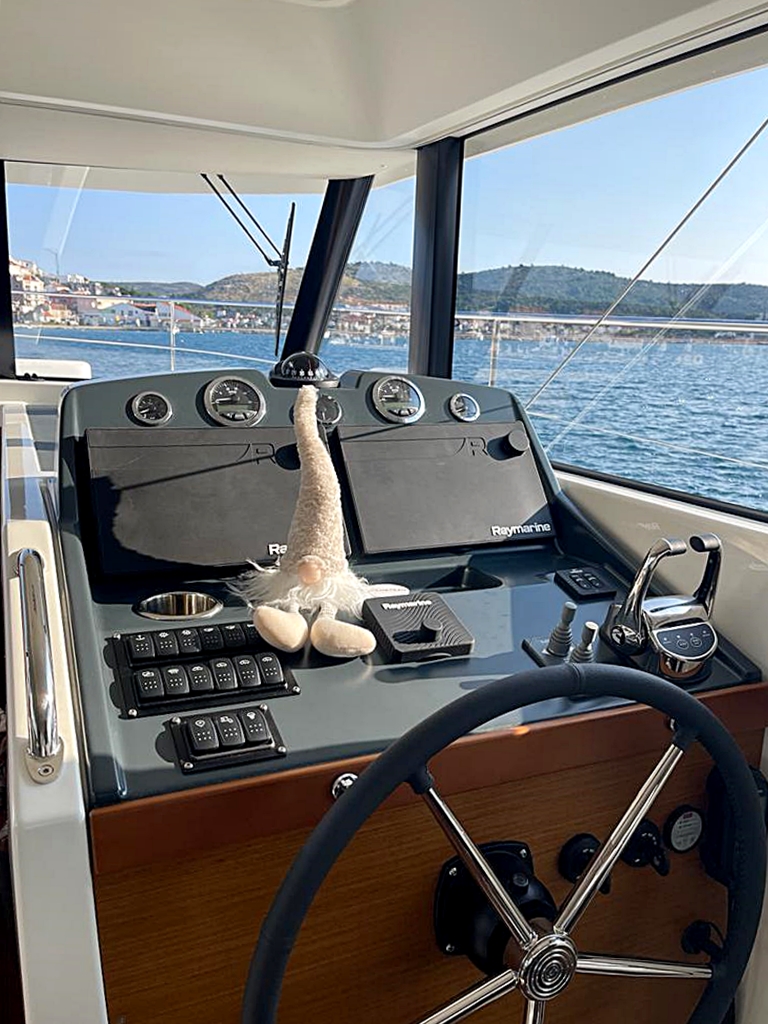 Swift Trawler 48 — photo 31