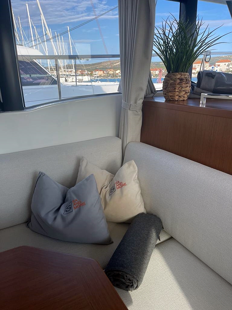 Swift Trawler 48 — photo 34