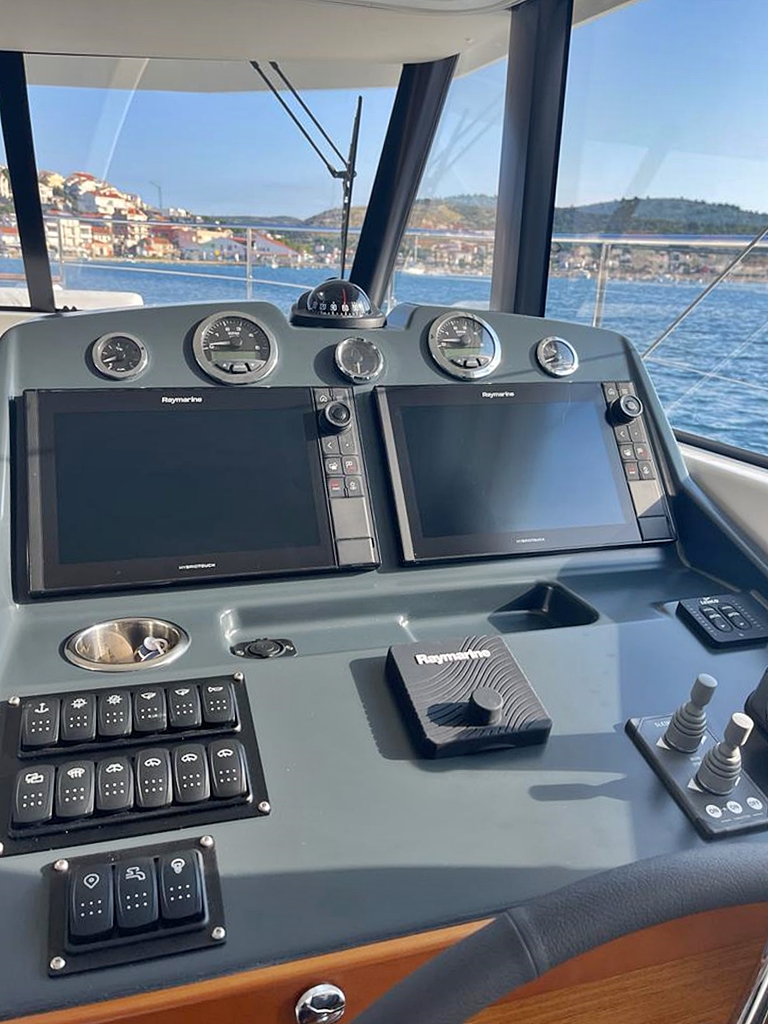 Swift Trawler 48 — photo 36