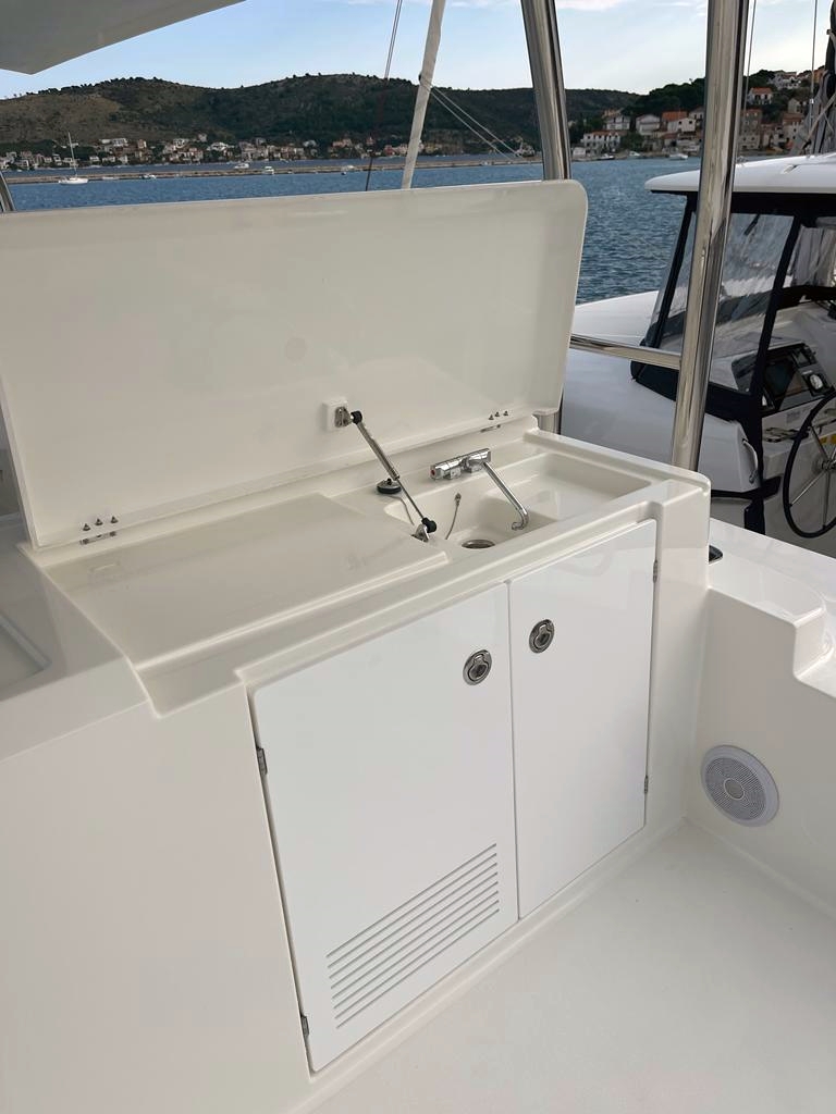 Swift Trawler 48 — photo 49