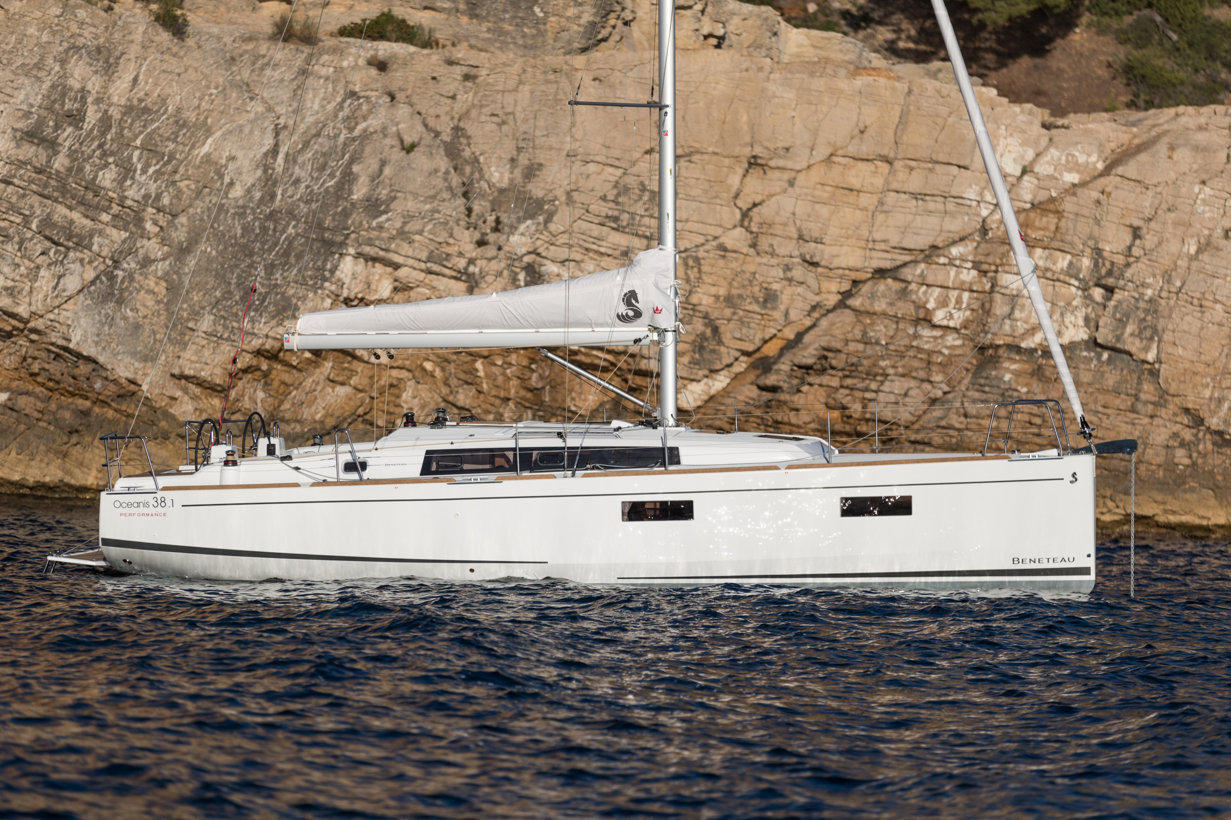 Oceanis 38.1 — photo 1
