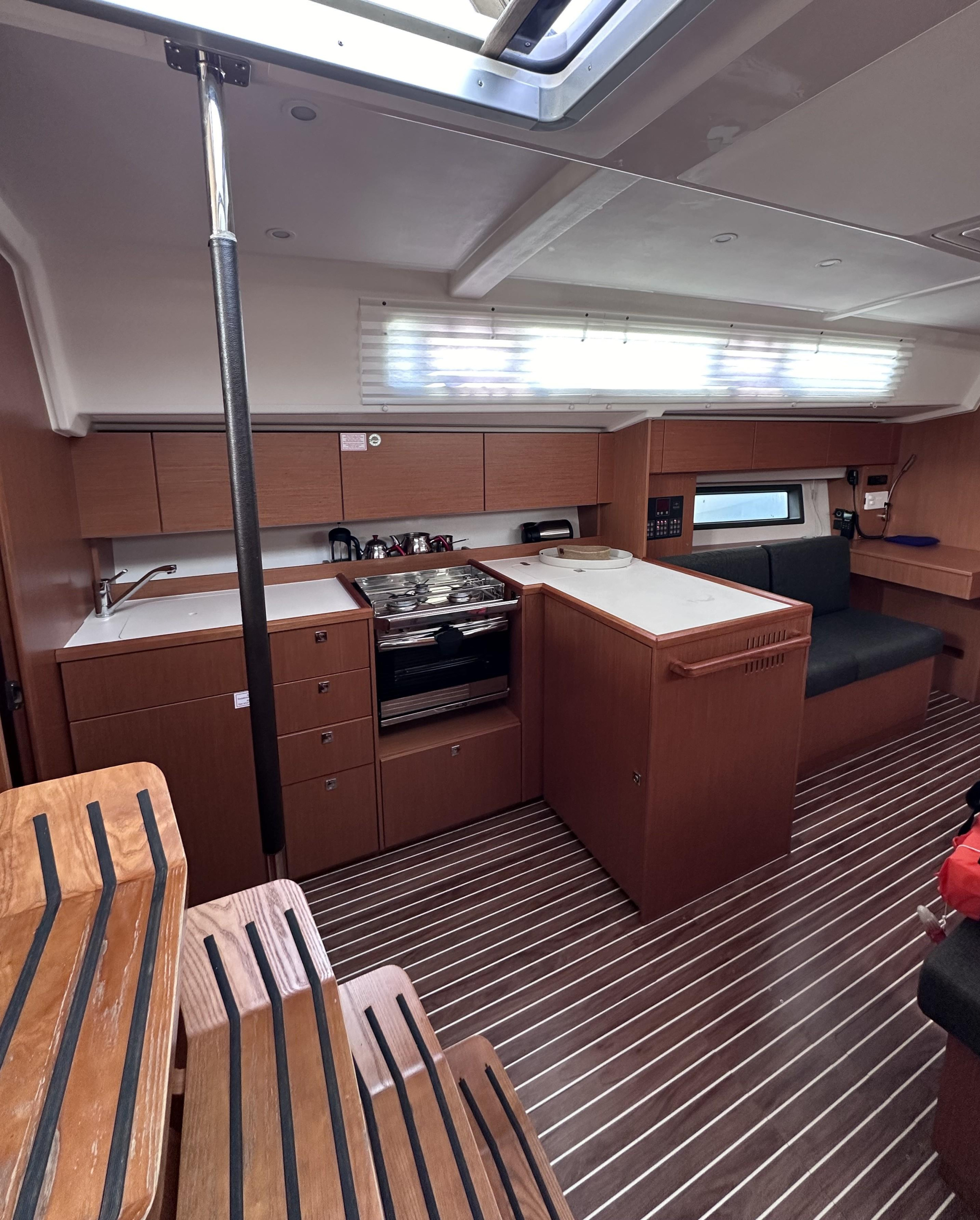 Bavaria C42 — photo 5