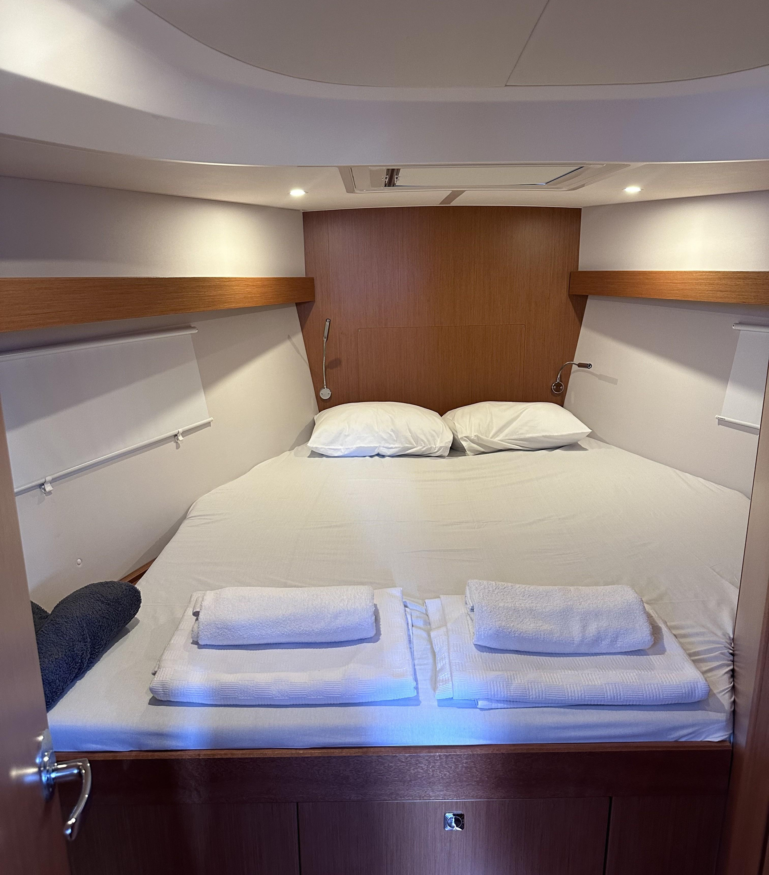 Bavaria C42 — photo 6