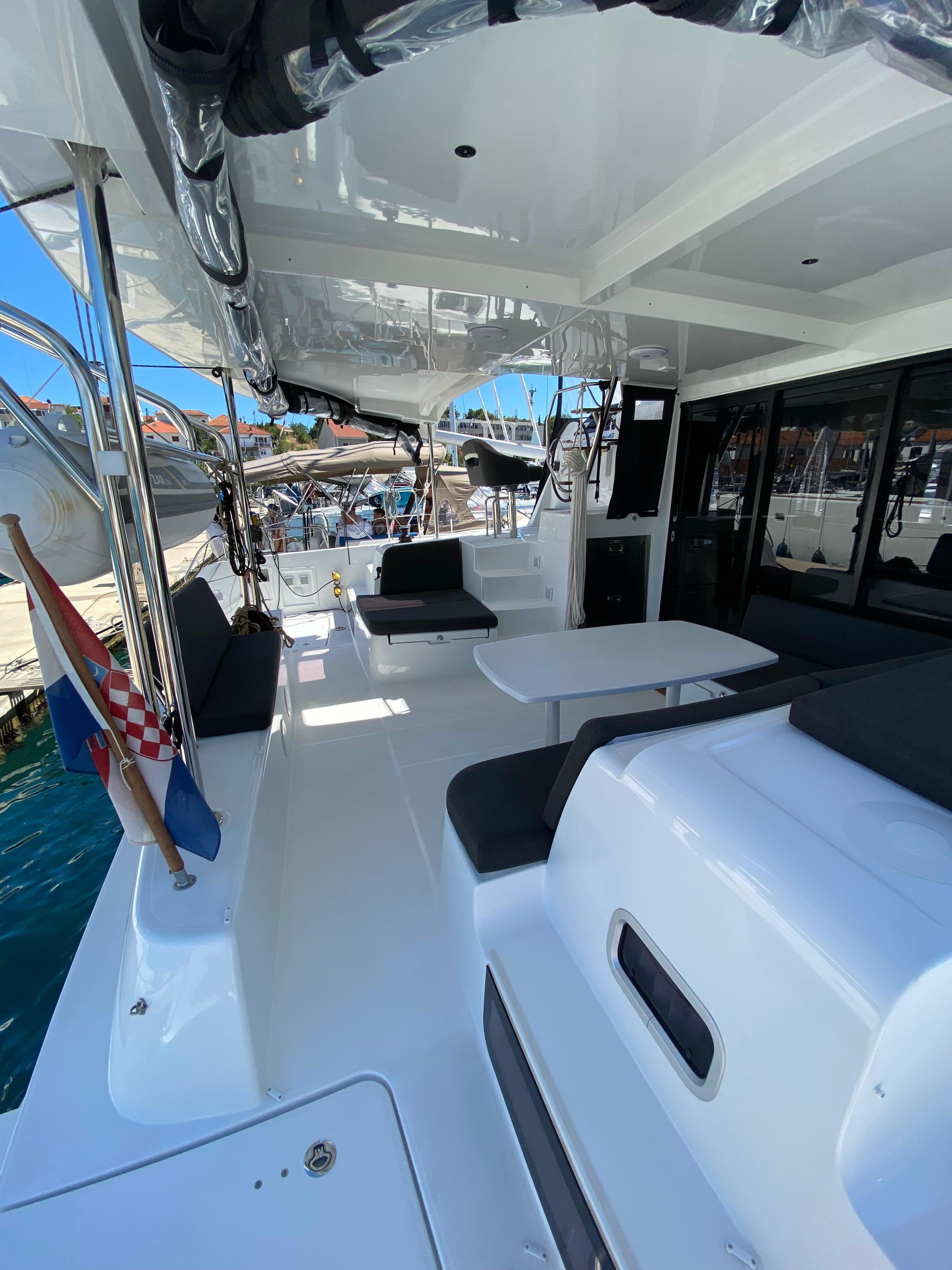 Lagoon 42 - 4 + 2 cab. — photo 8