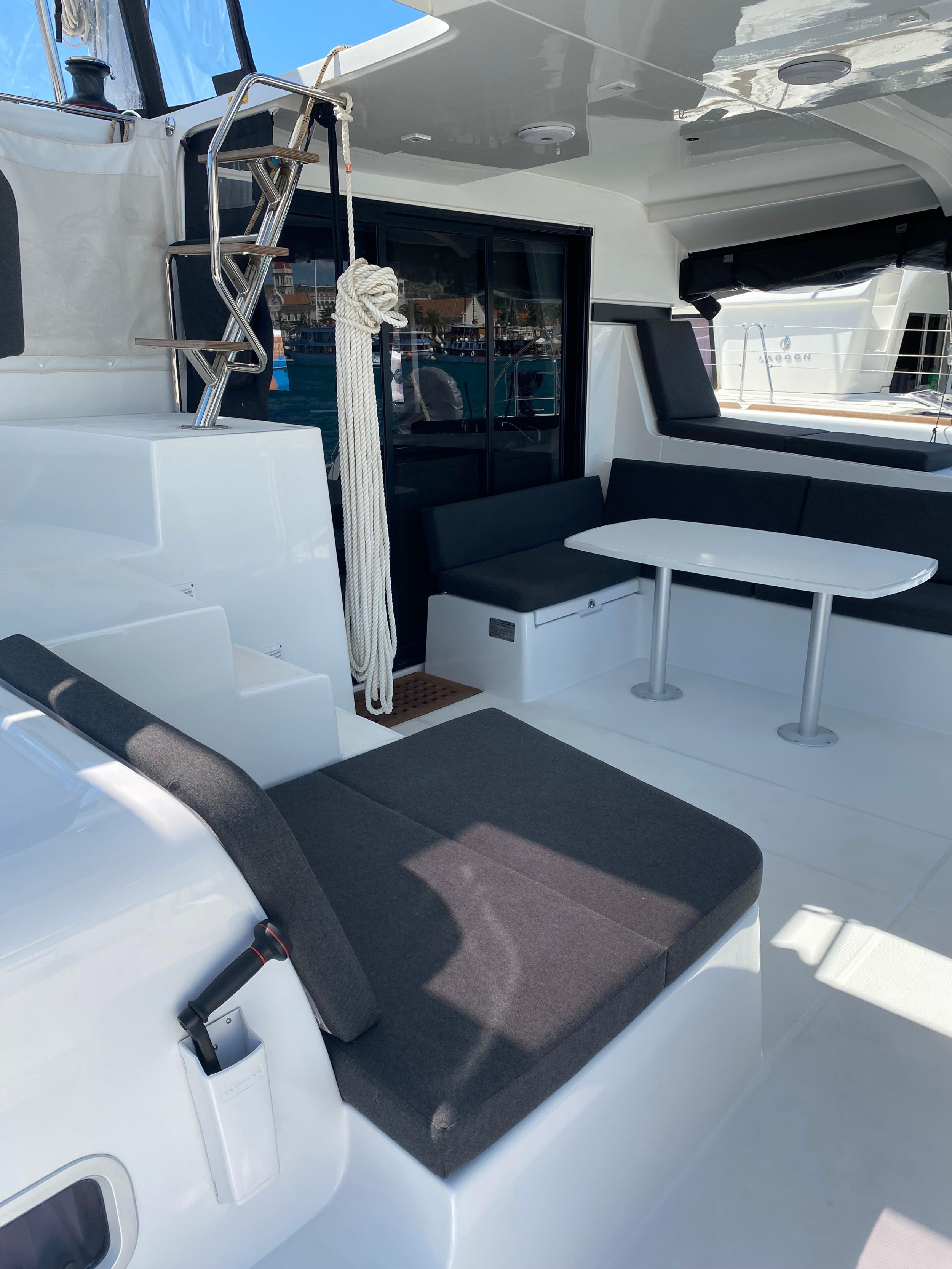 Lagoon 42 - 4 + 2 cab. — photo 12
