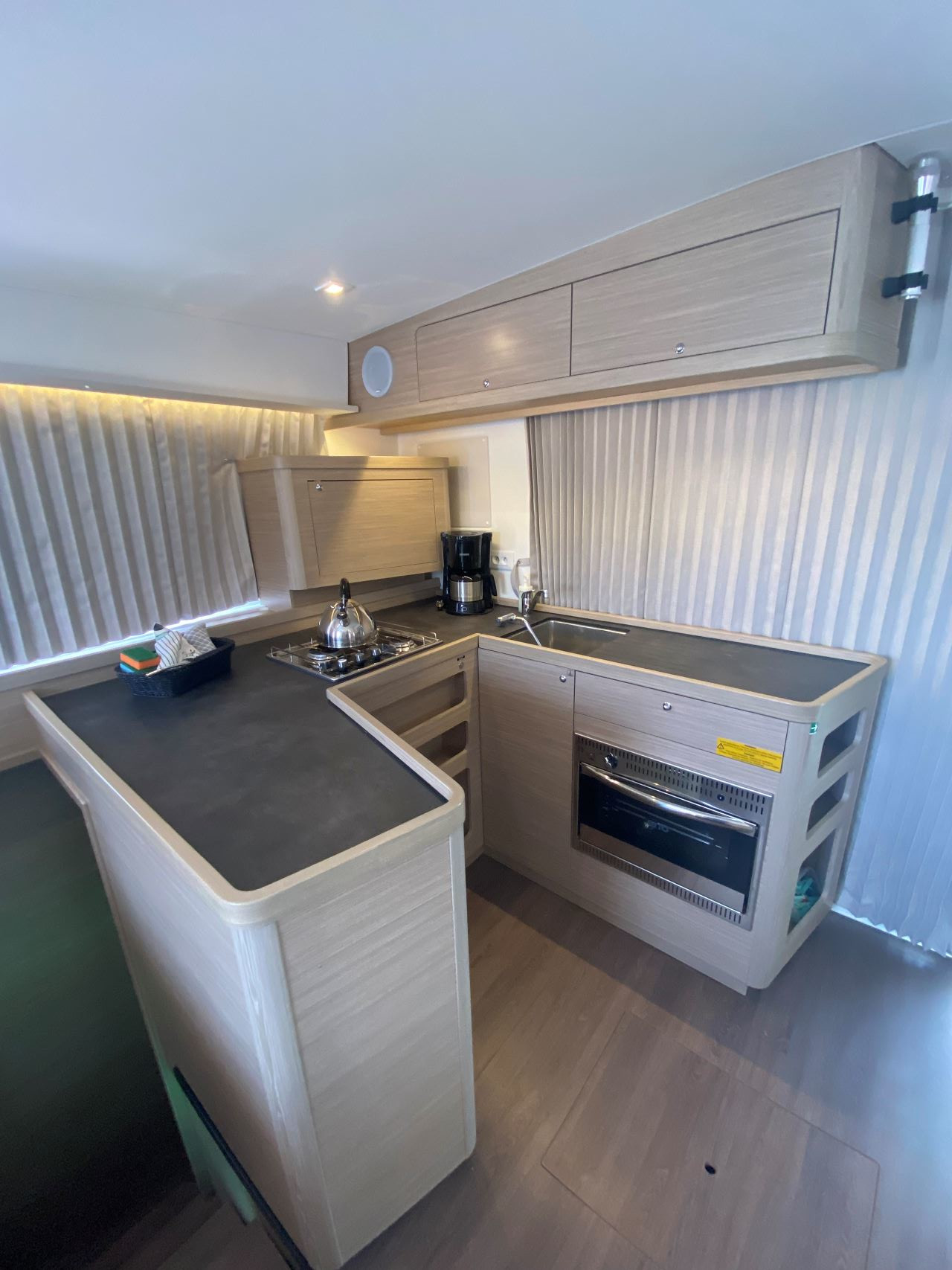 Lagoon 42 - 4 + 2 cab. — photo 16